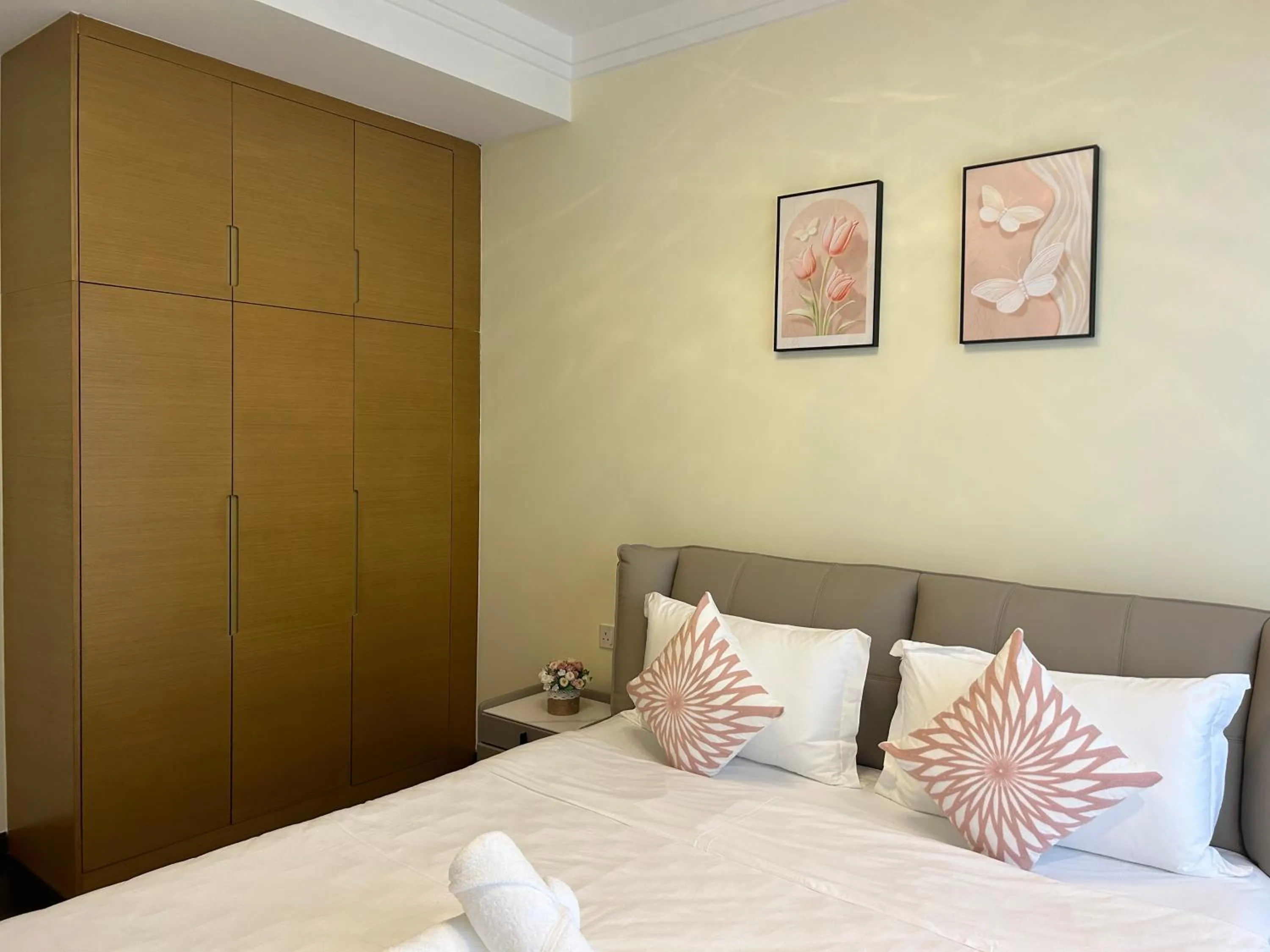 Bed in R&F Princess Cove Superior Homestay Nearby CIQ By Han Lin Sojourn