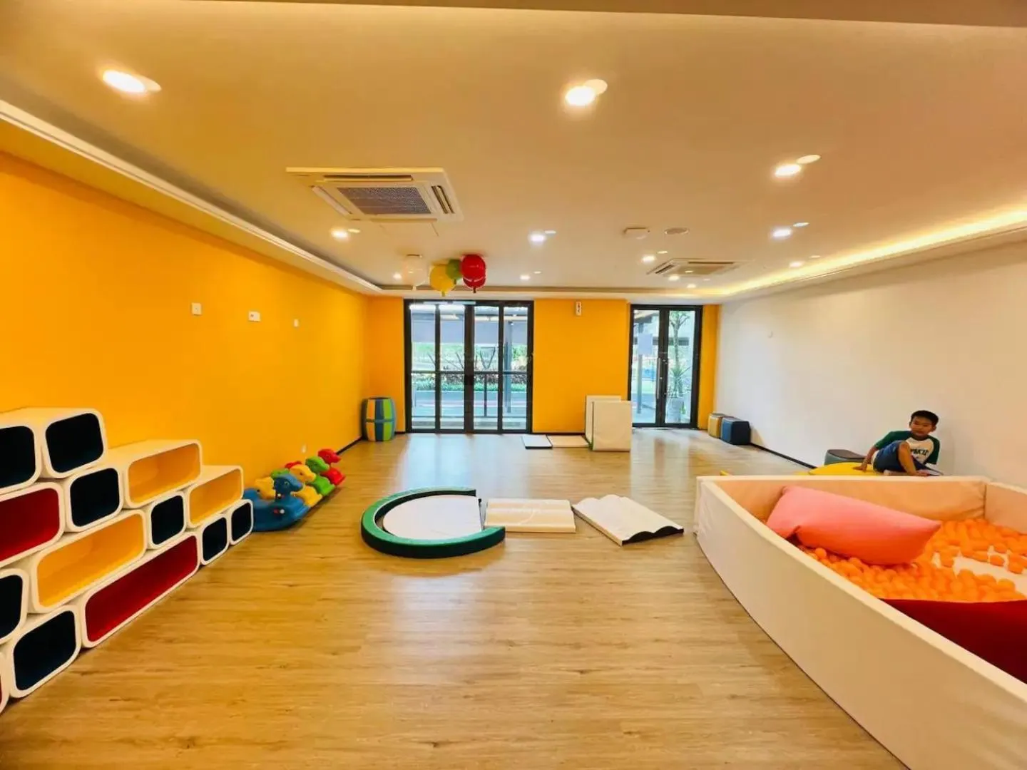 Children play ground in R&F Princess Cove Superior Homestay Nearby CIQ By Han Lin Sojourn