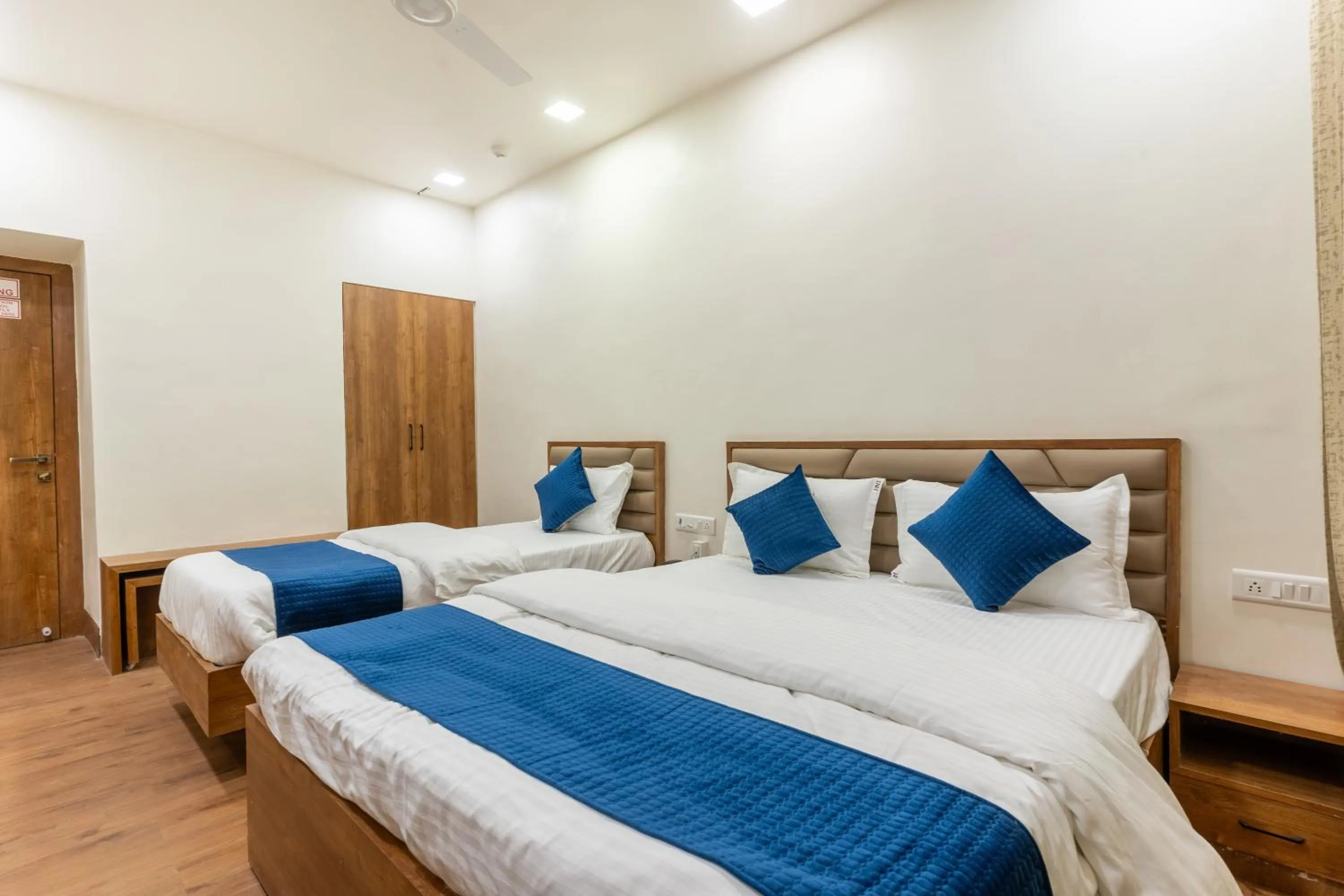 Bed in Hotel Noble Inn, Ahmedabad