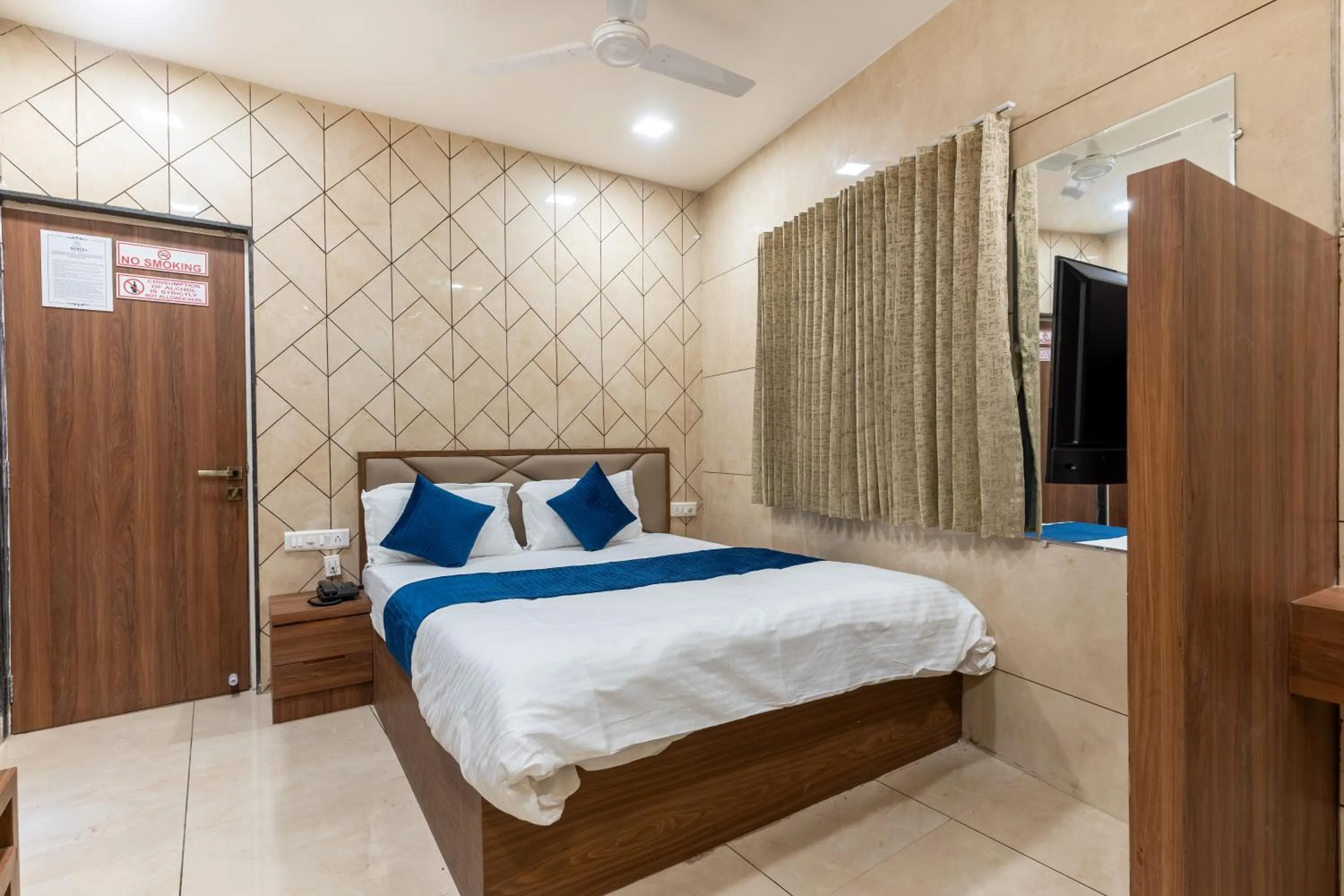 Bed in Hotel Noble Inn, Ahmedabad