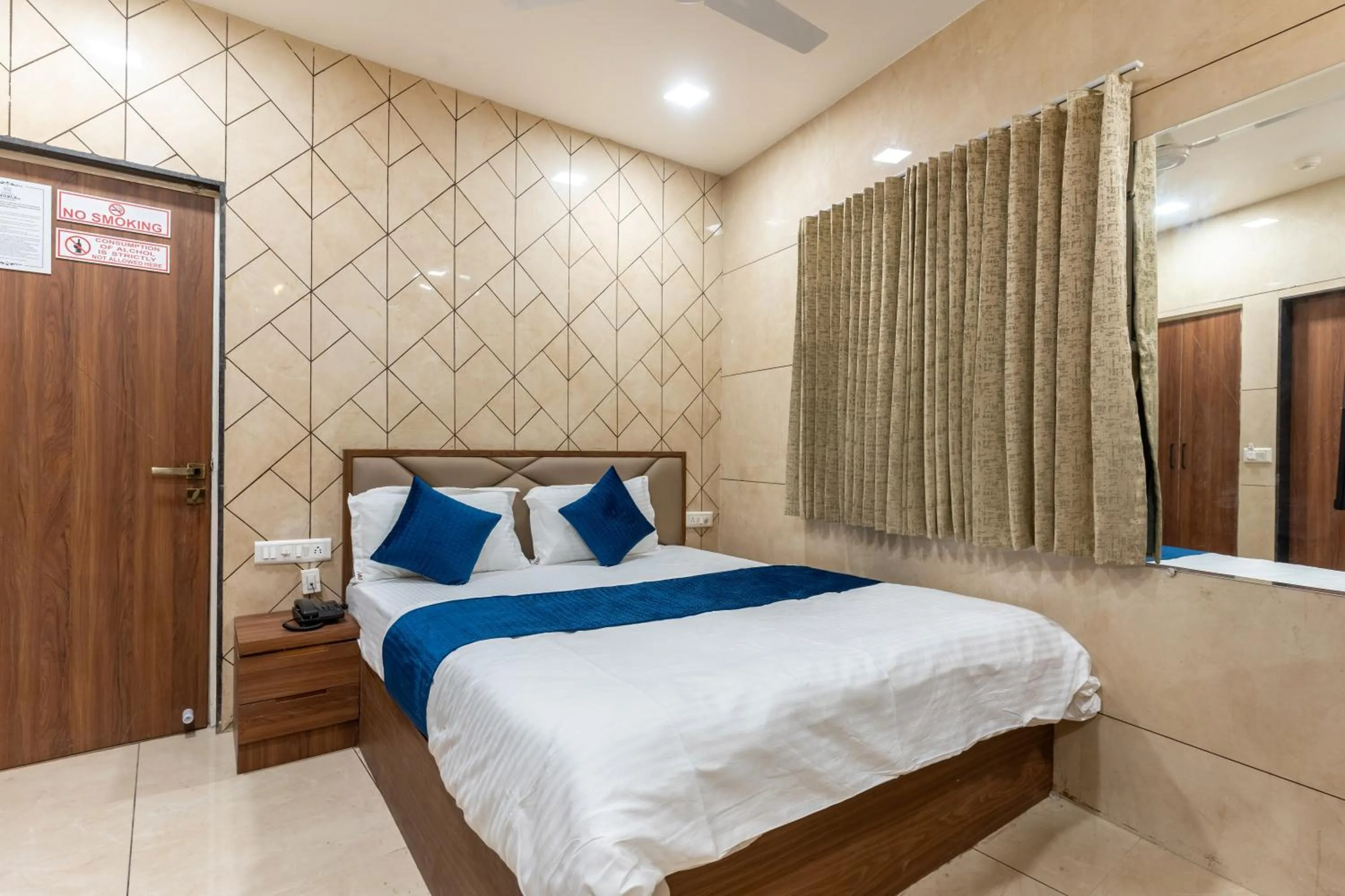 Bed in Hotel Noble Inn, Ahmedabad