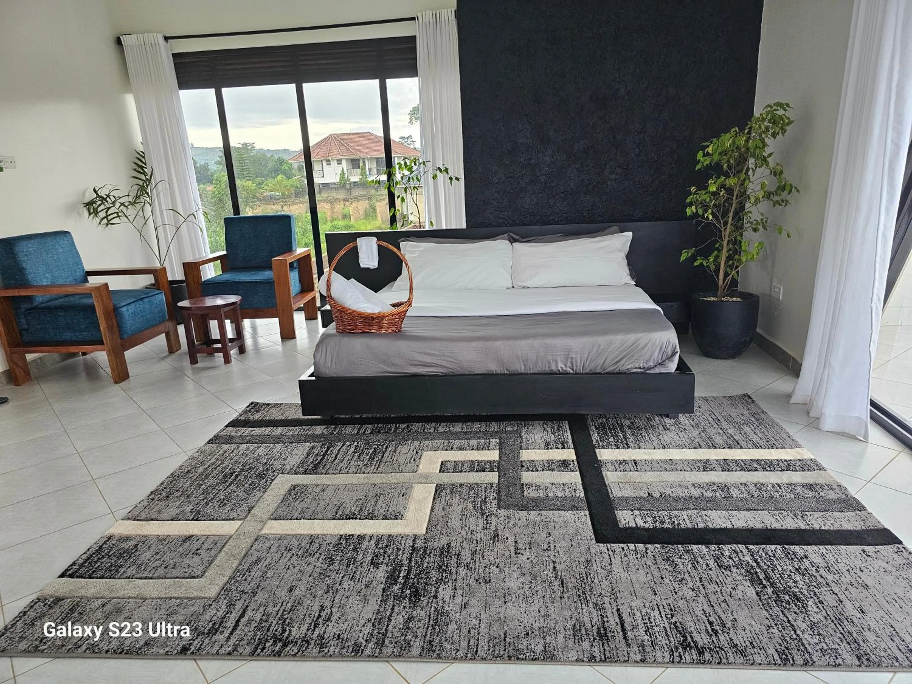 Photo of the whole room in Muguet by the Ibiscot