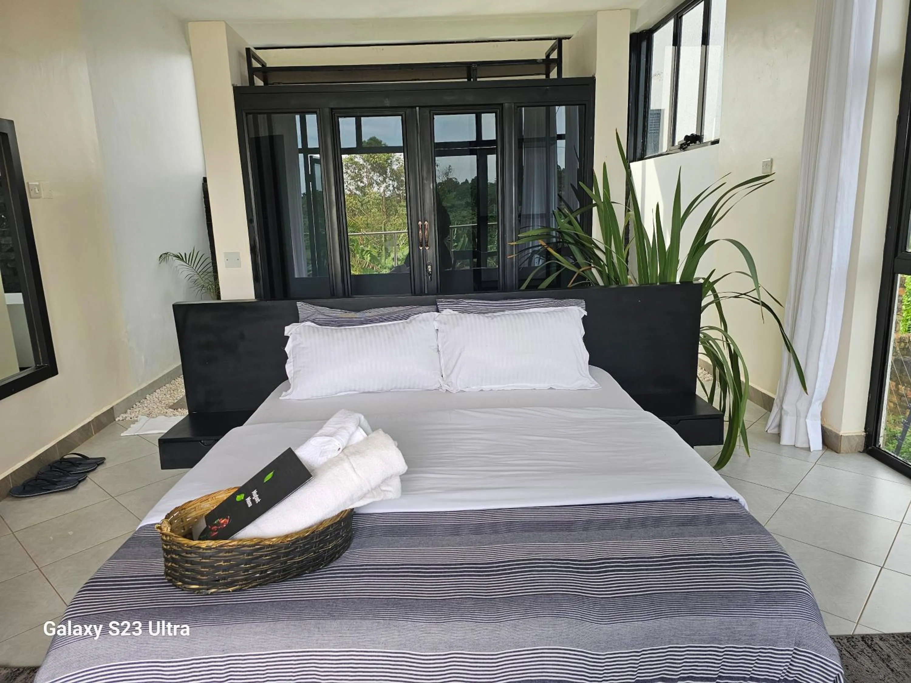 Bed in Muguet by the Ibiscot