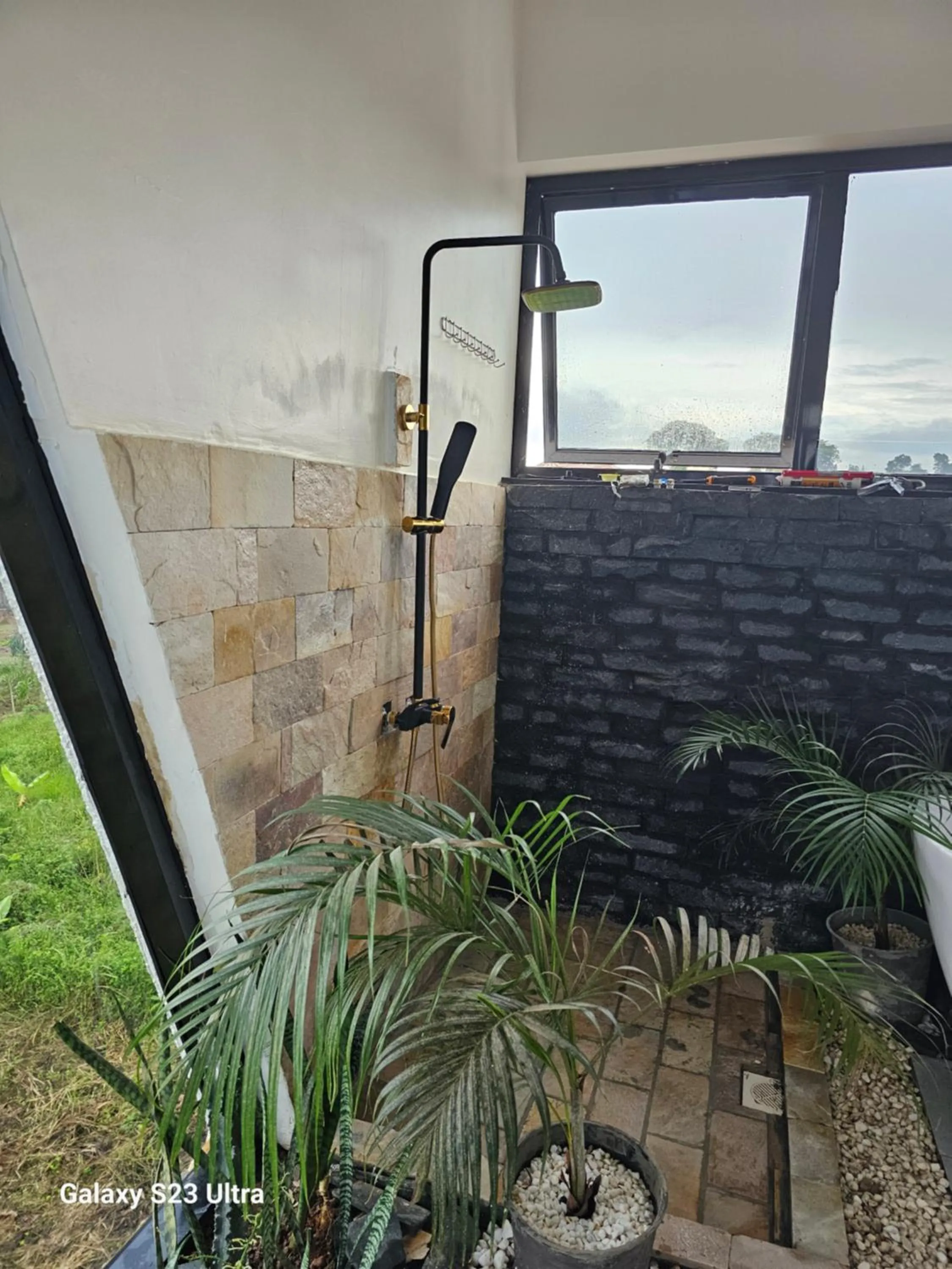 Garden view in Muguet by the Ibiscot