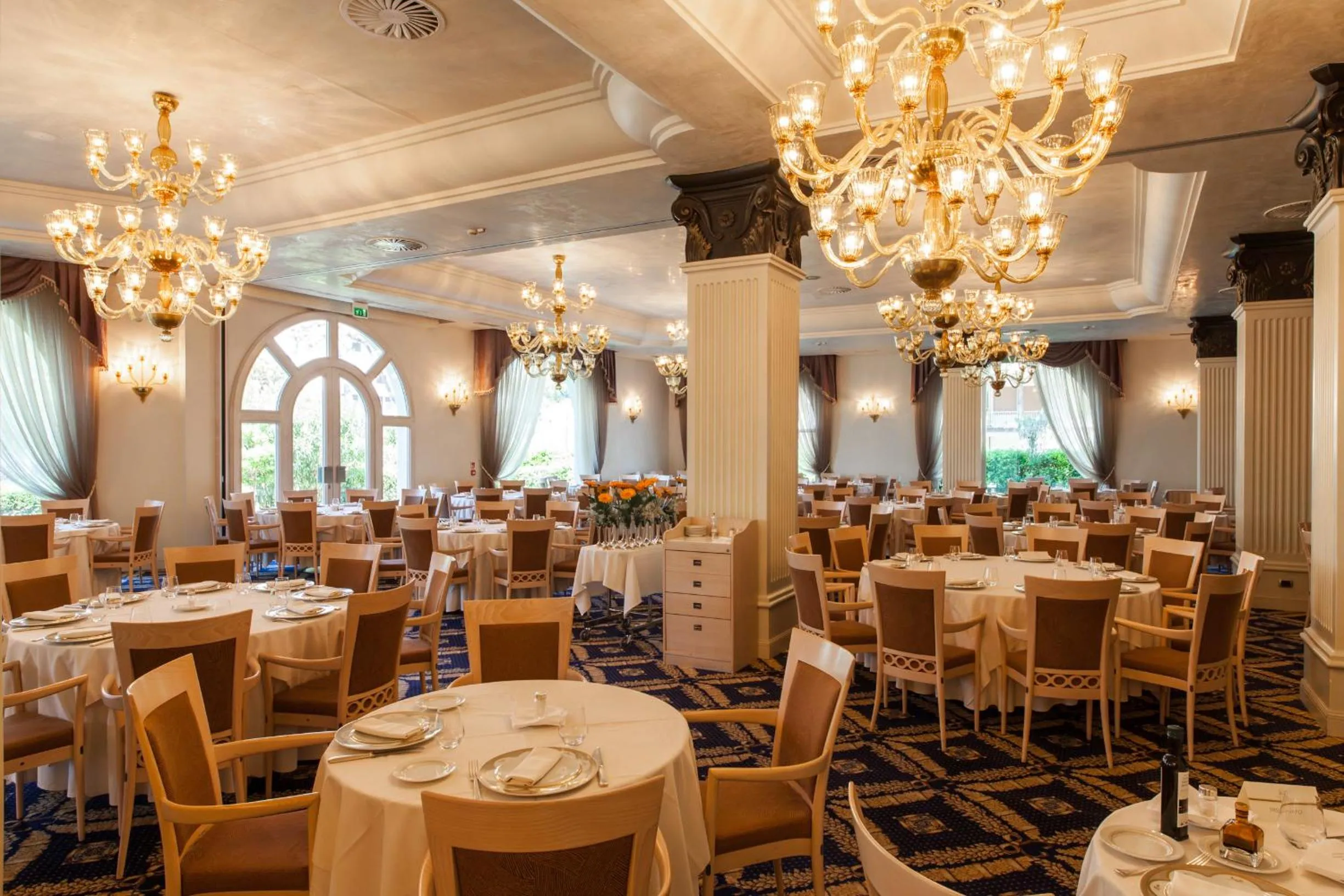 Restaurant/places to eat in Palace Hotel