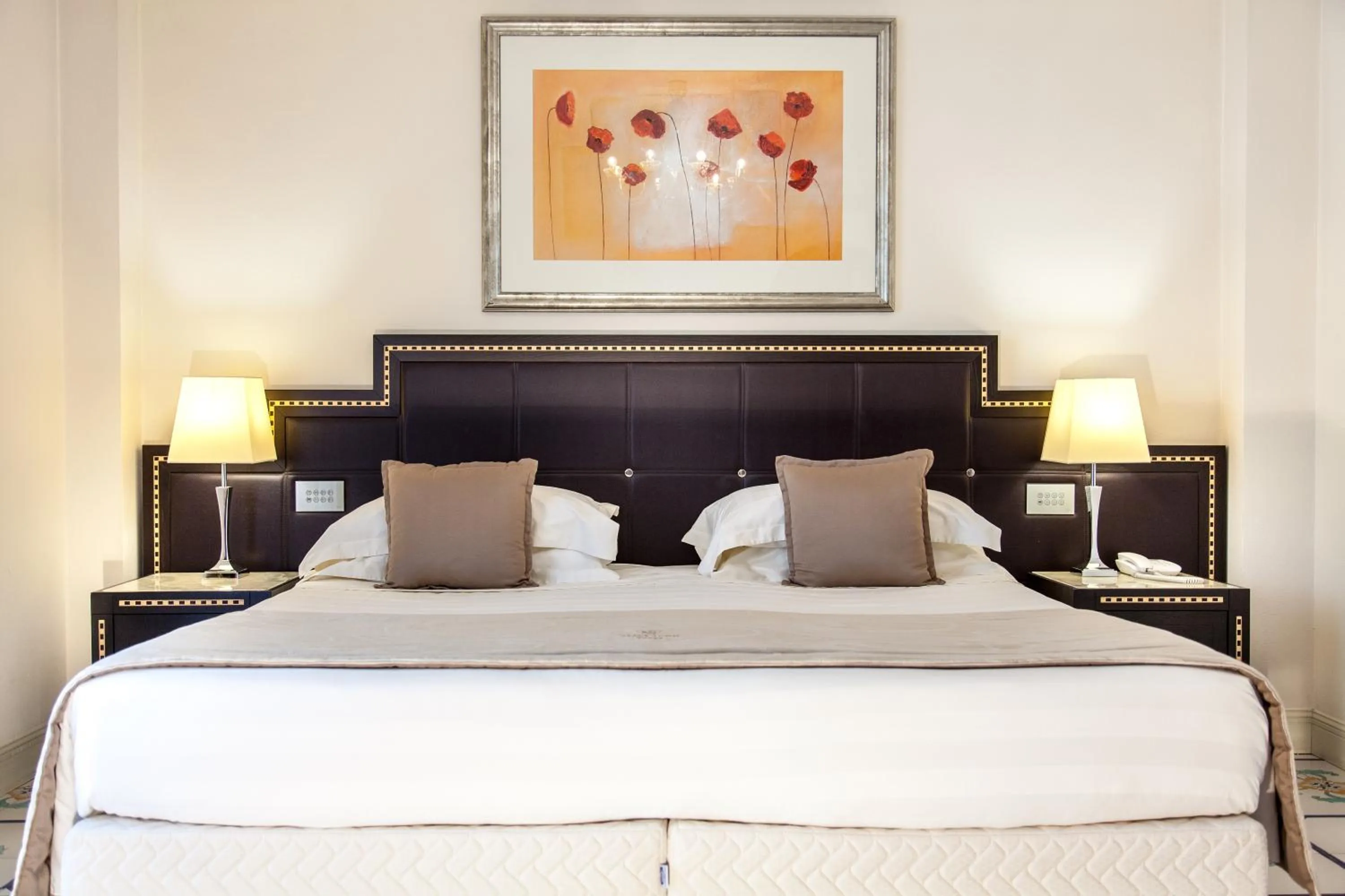 Photo of the whole room, Bed in Palace Hotel