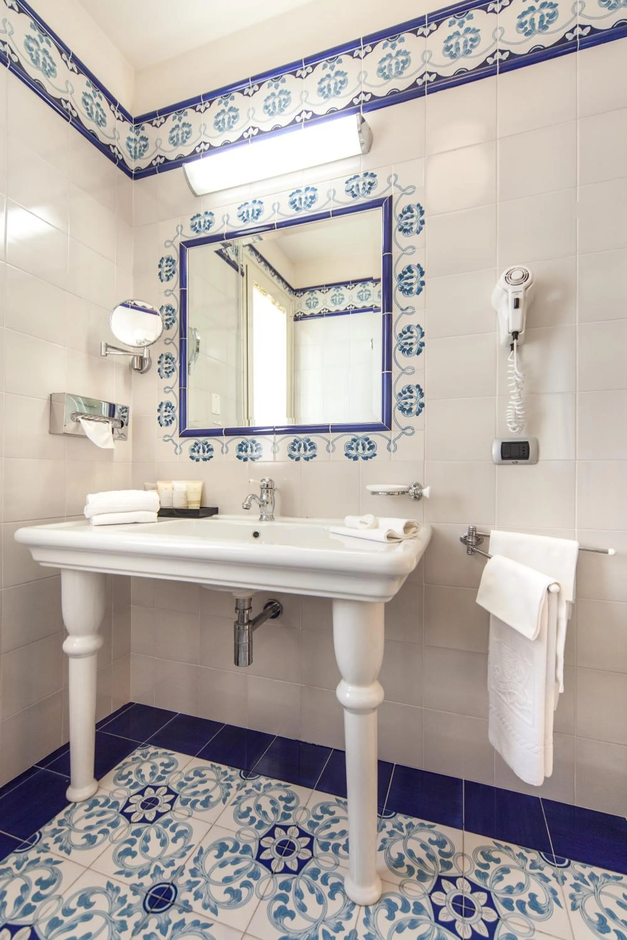 Bathroom in Palace Hotel