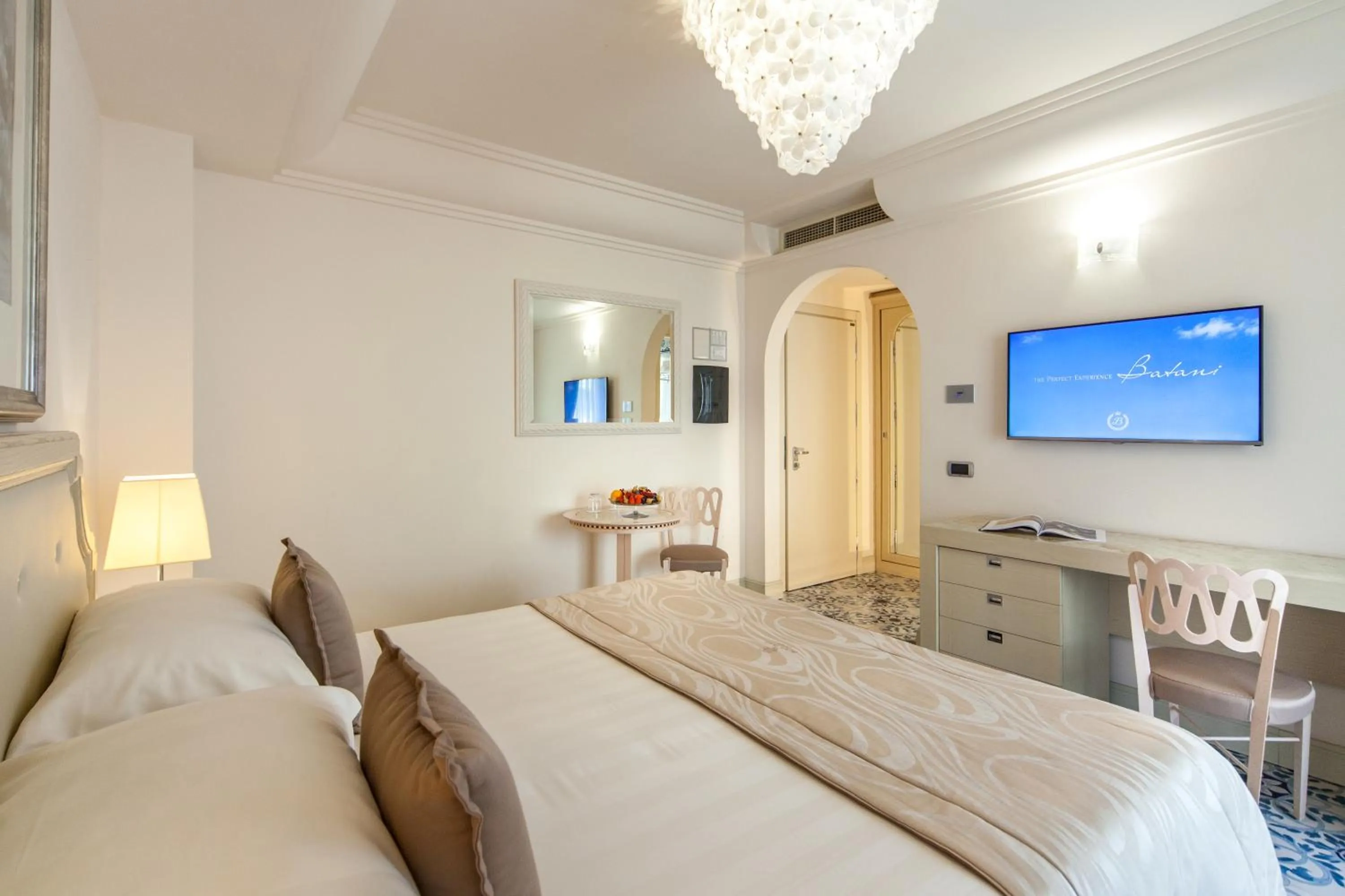 hair dresser, Bed in Palace Hotel