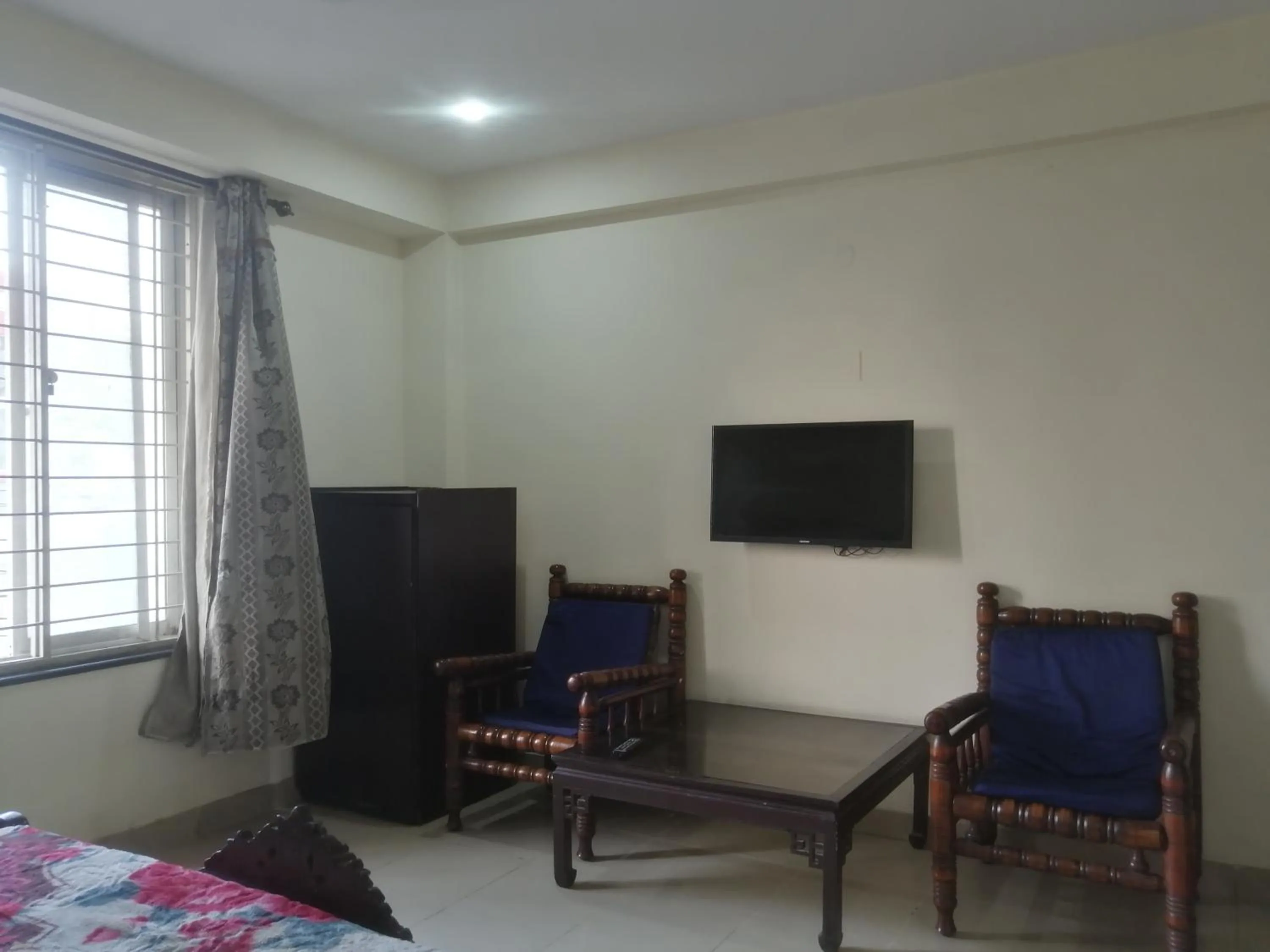 Seating area in Fortville Hotel