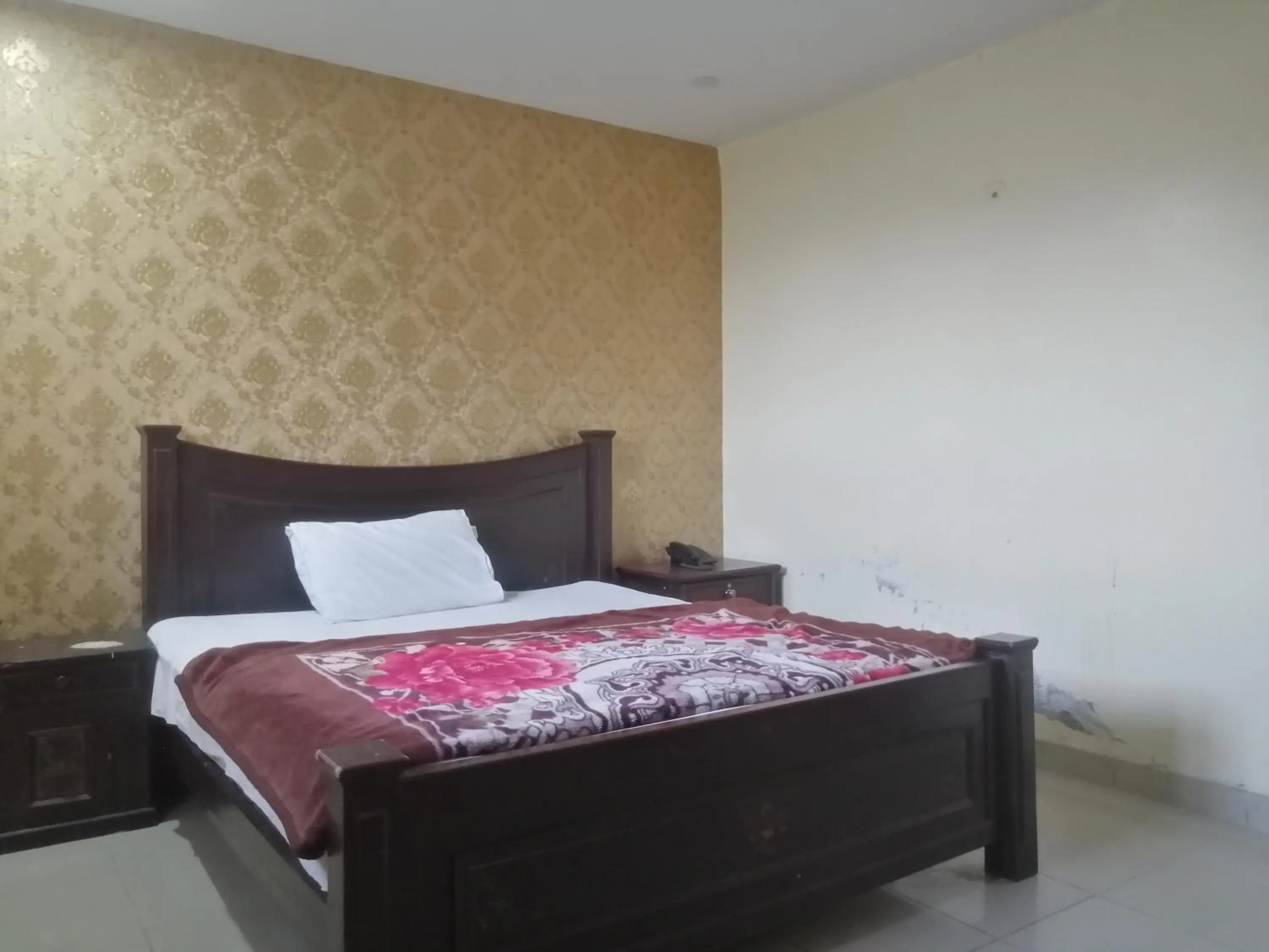 Bed in Fortville Hotel