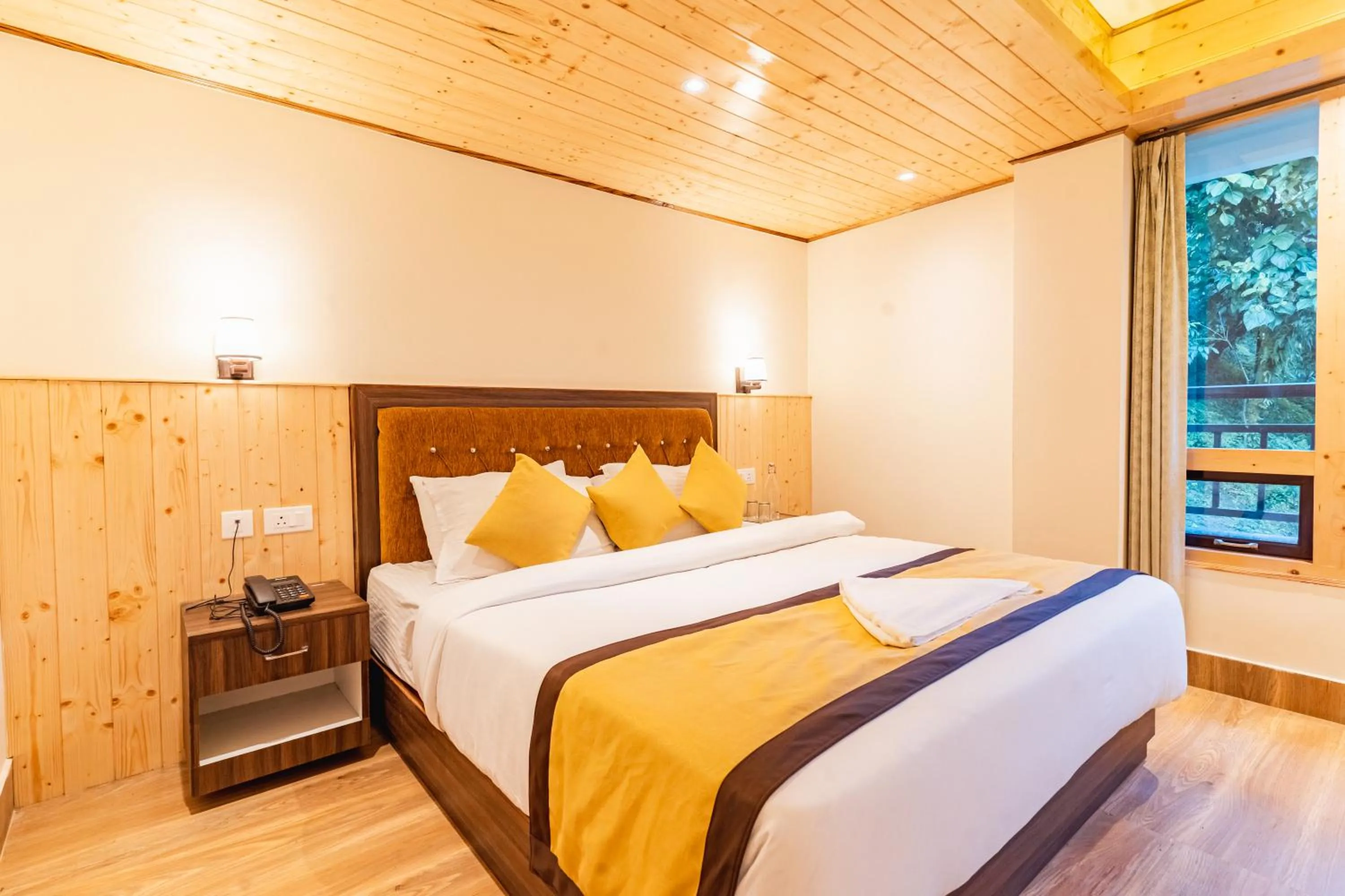 Bedroom, Bed in The Golden Retreat Hotel in Pelling
