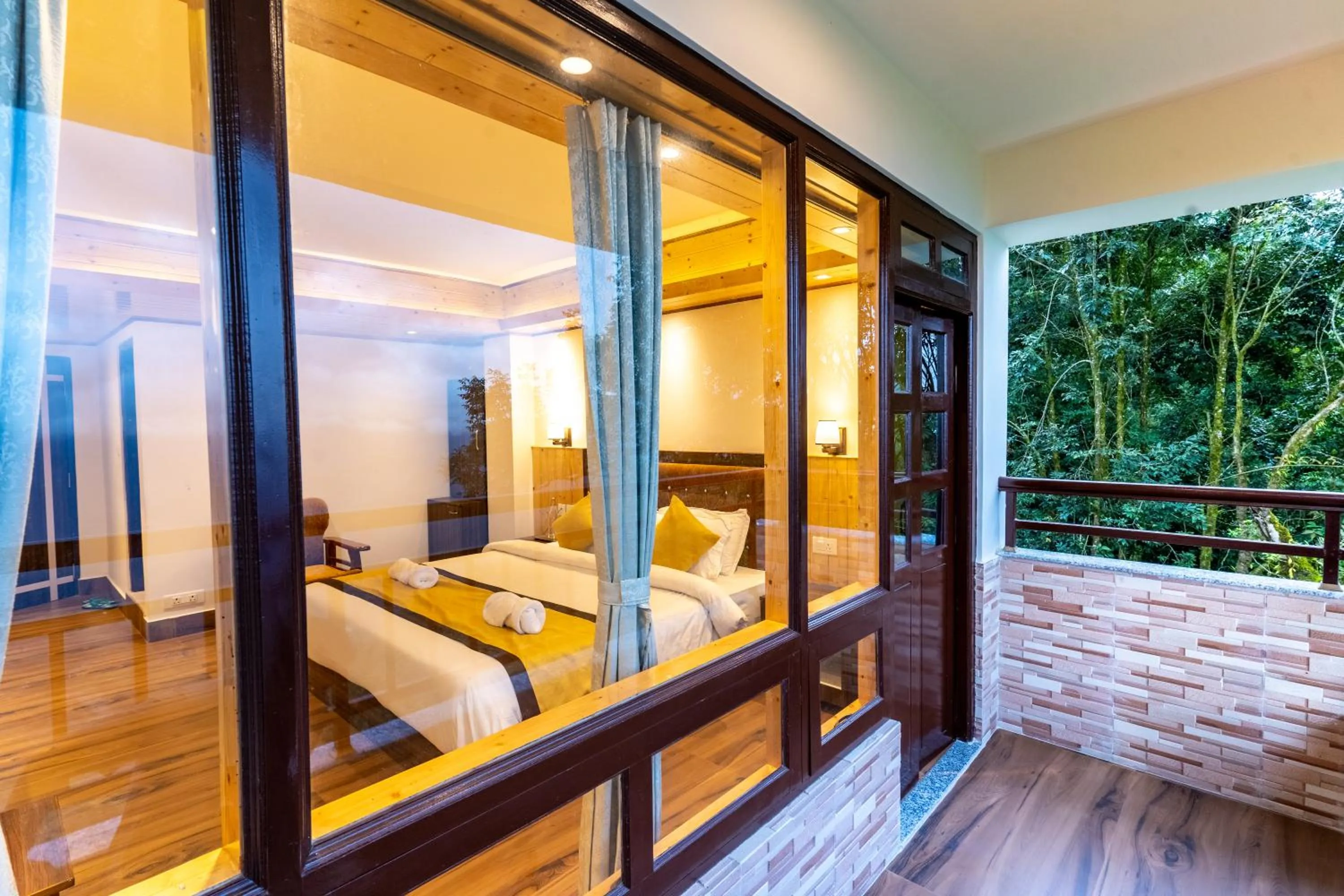 Balcony/Terrace, Bed in The Golden Retreat Hotel in Pelling