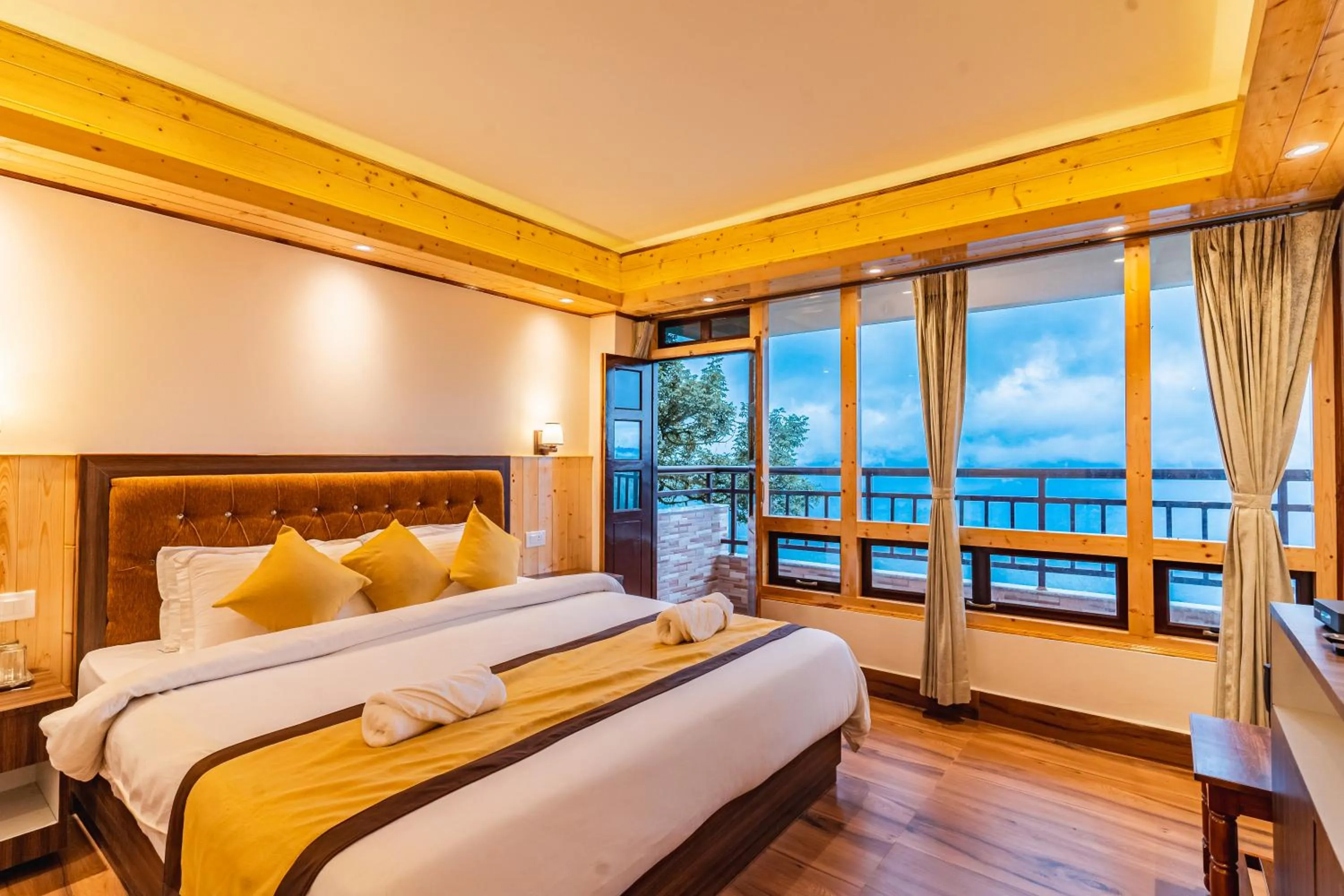 Bedroom, Bed in The Golden Retreat Hotel in Pelling