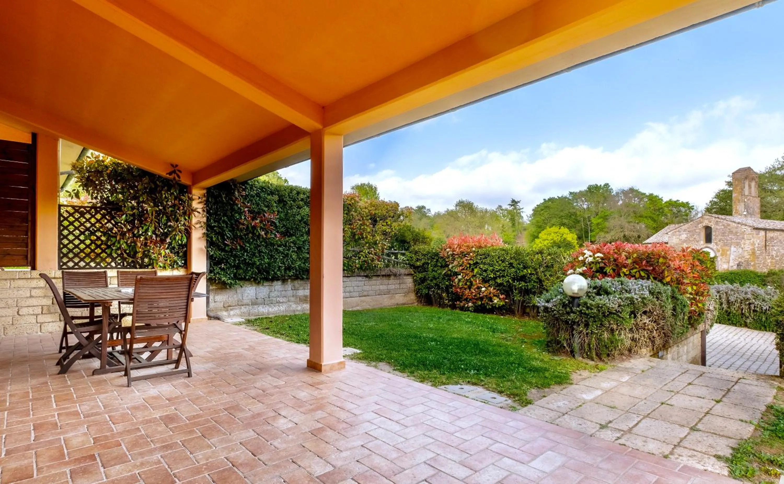 Patio in Residence with swimming-pool and thermal pools in Sorano