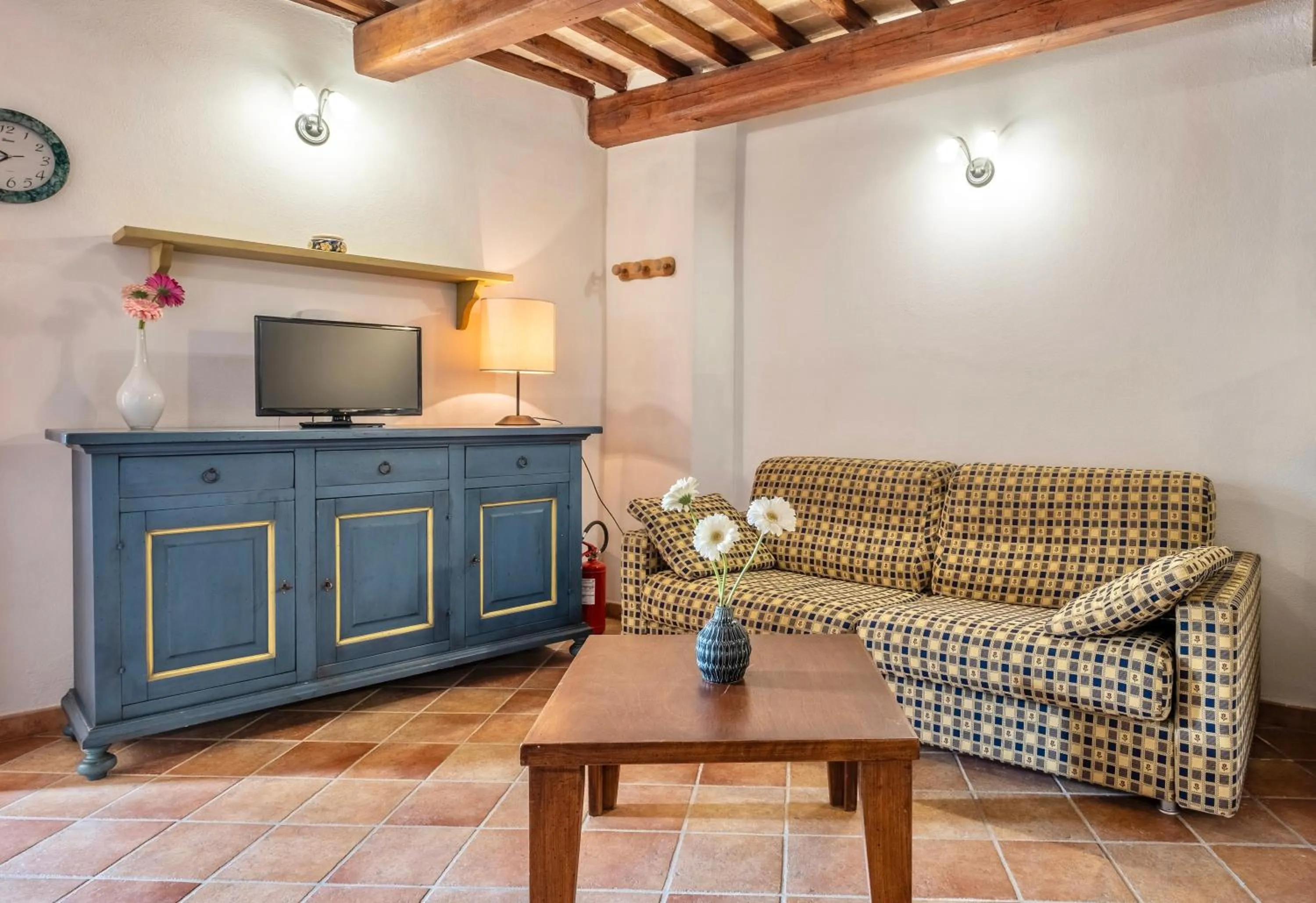 Living room in Residence with swimming-pool and thermal pools in Sorano