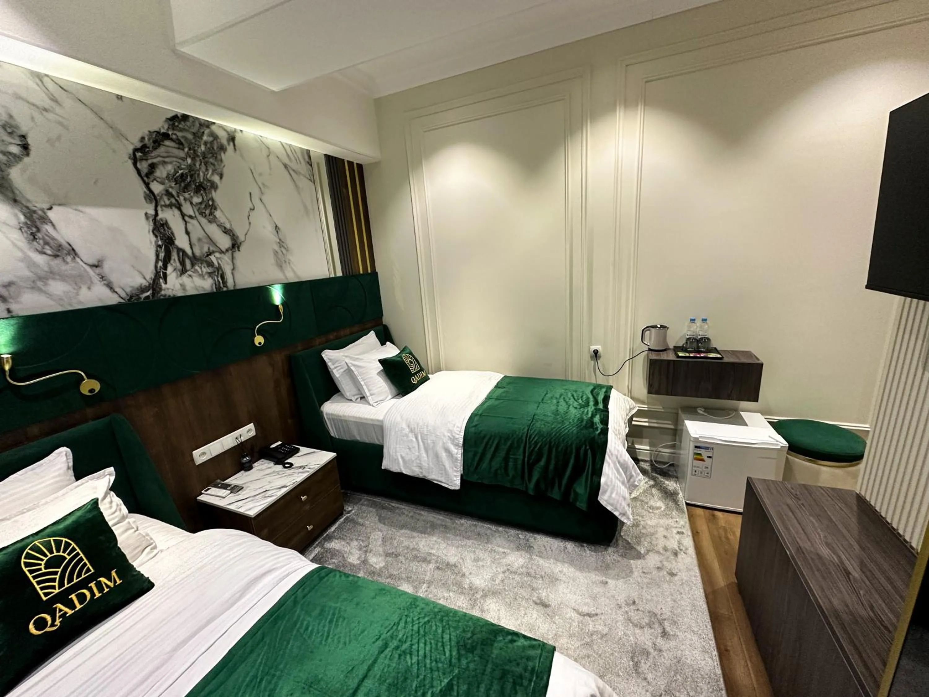 Shower, Bed in Qadim Hotel