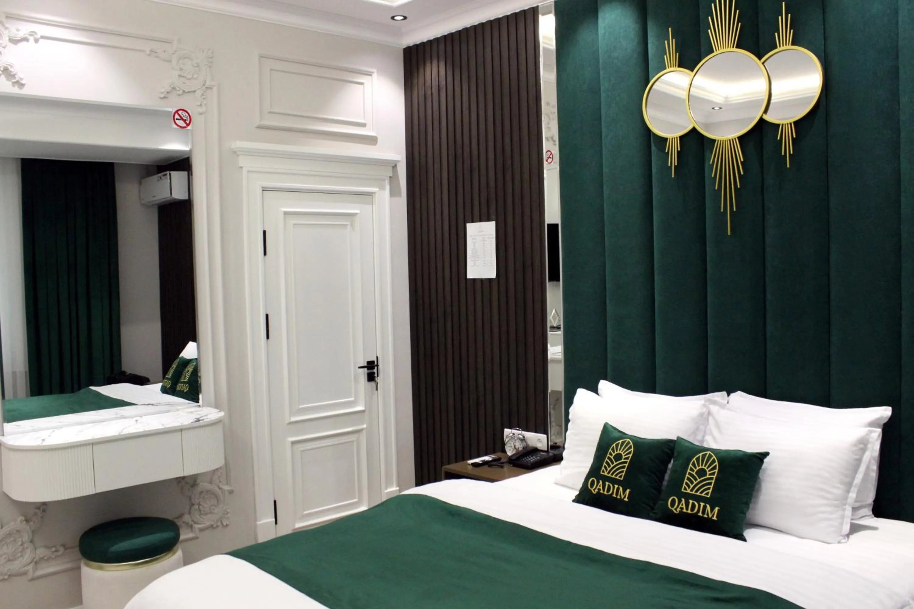Bedroom, Bed in Qadim Hotel