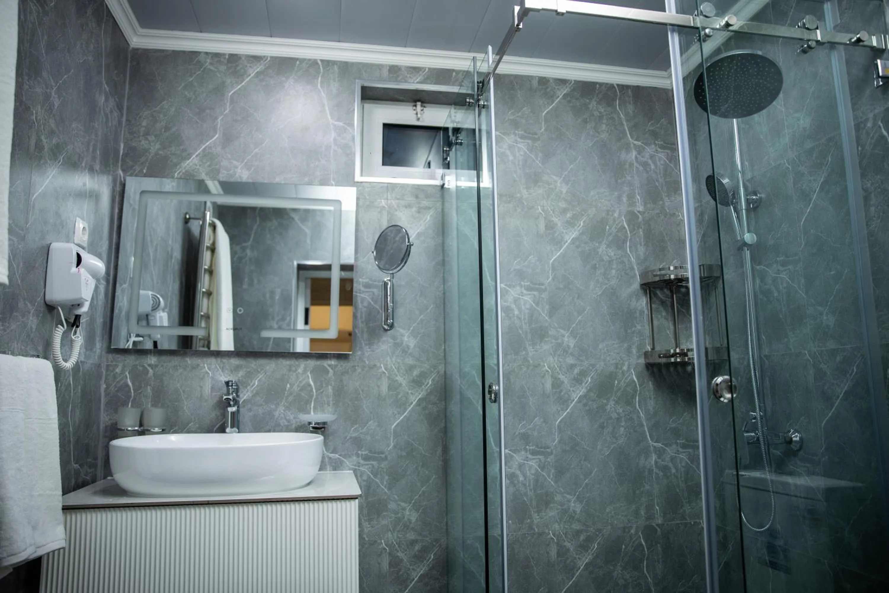 Shower in Qadim Hotel