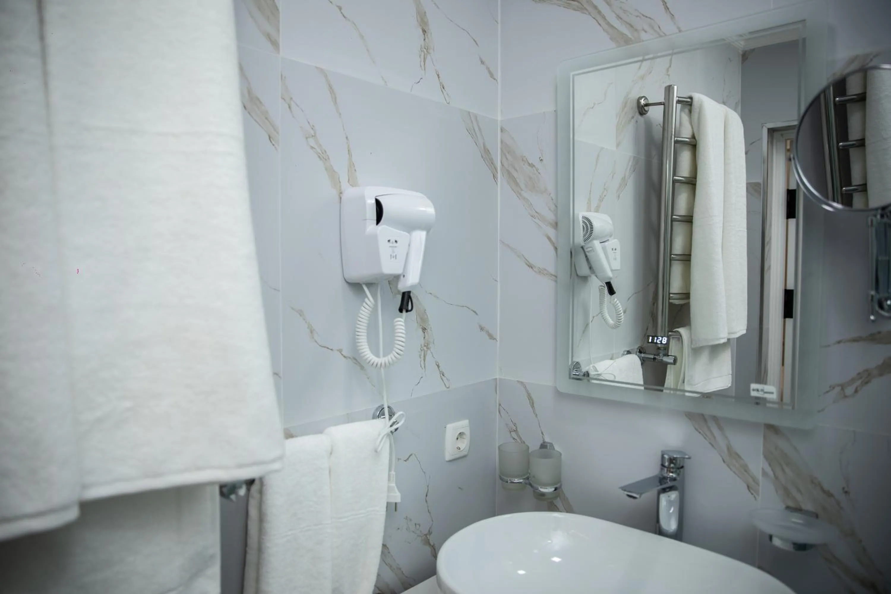 Shower in Qadim Hotel