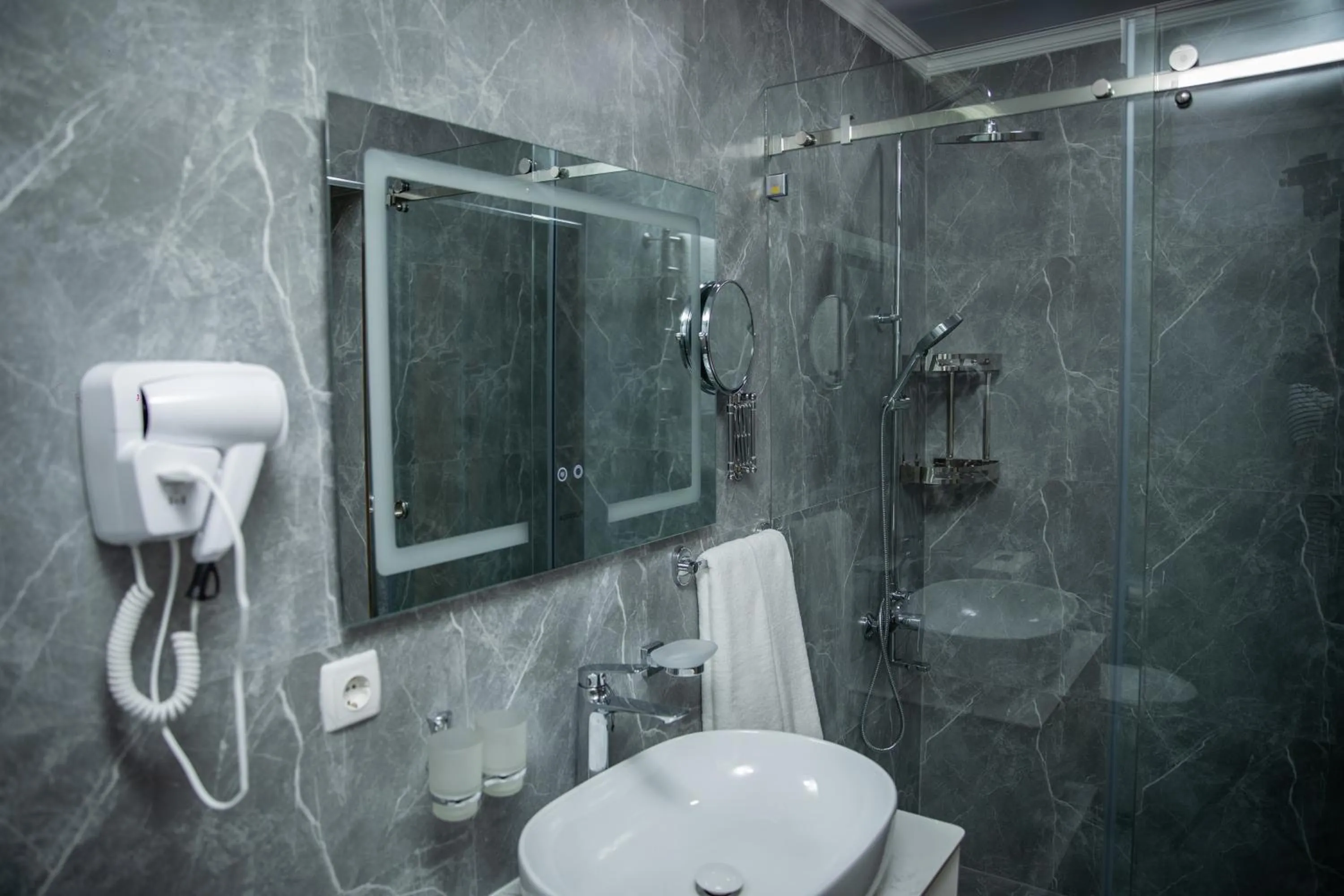 Shower in Qadim Hotel