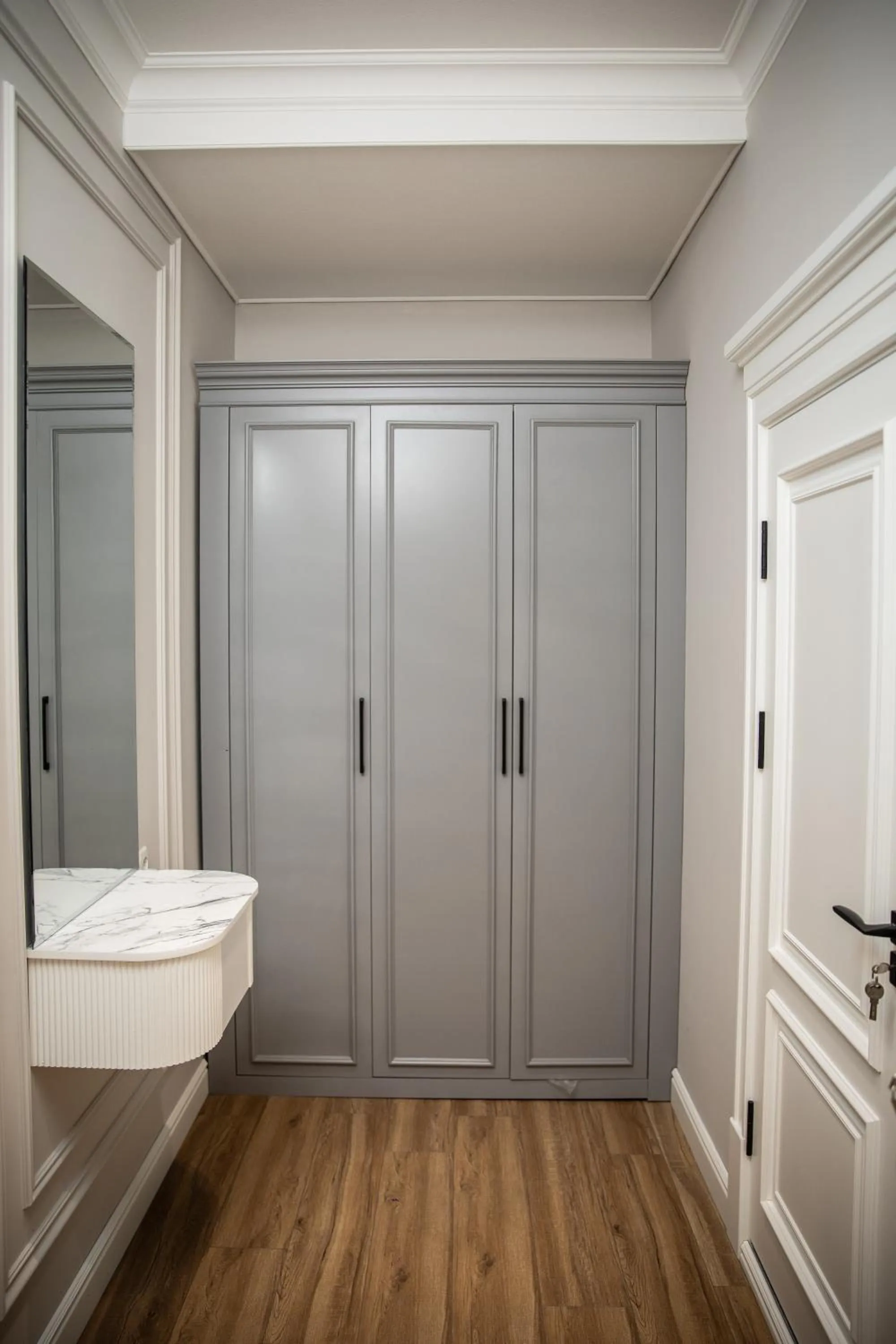 wardrobe in Qadim Hotel