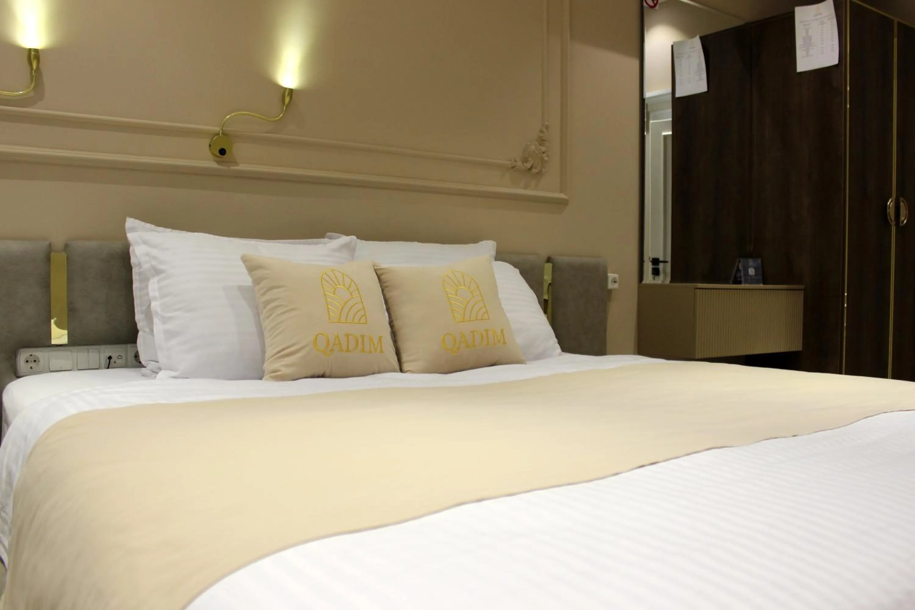 air conditioner, Bed in Qadim Hotel