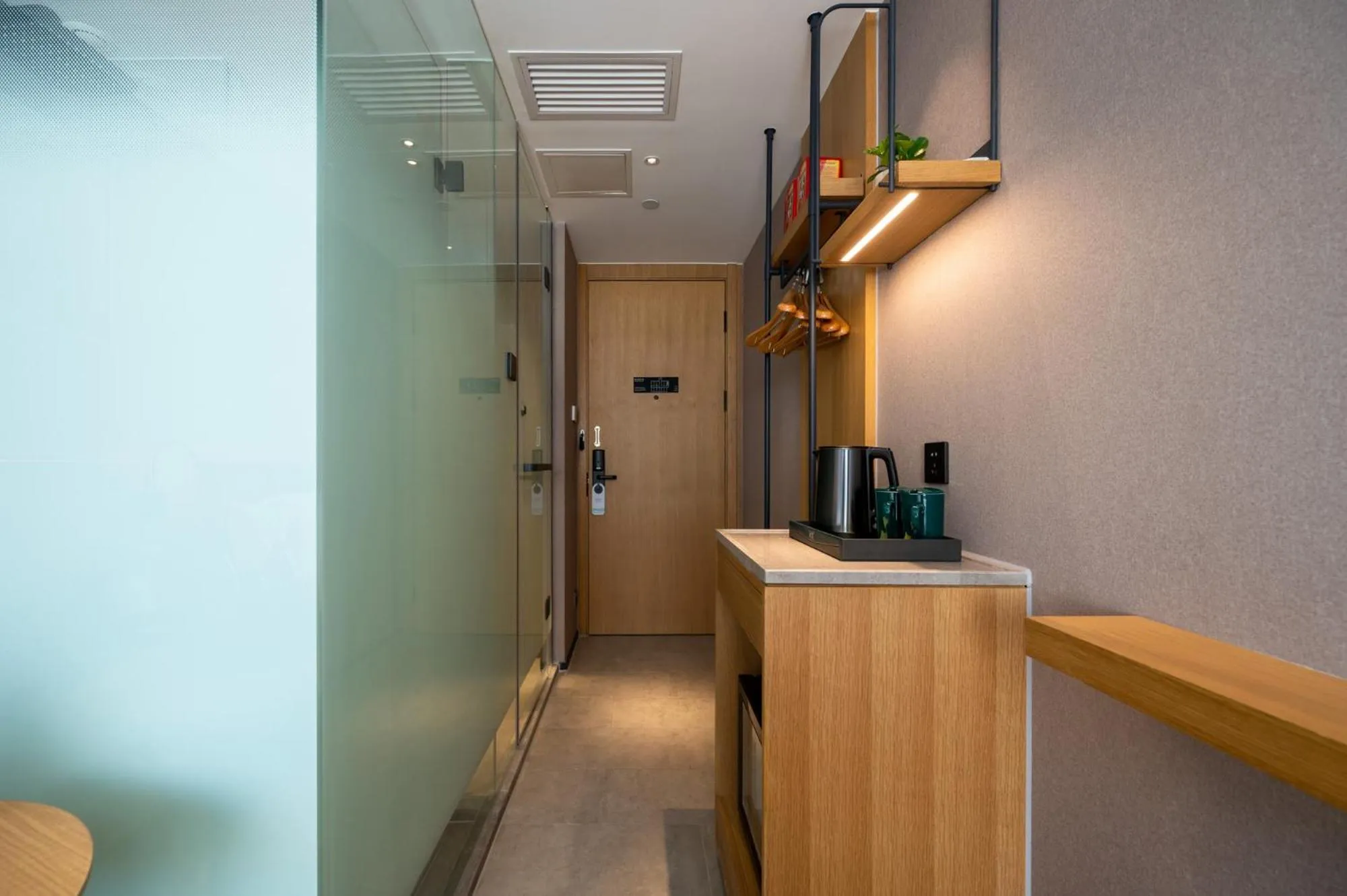 wardrobe in True Go Hotel Beijing Jianguomen Pediatric Institute