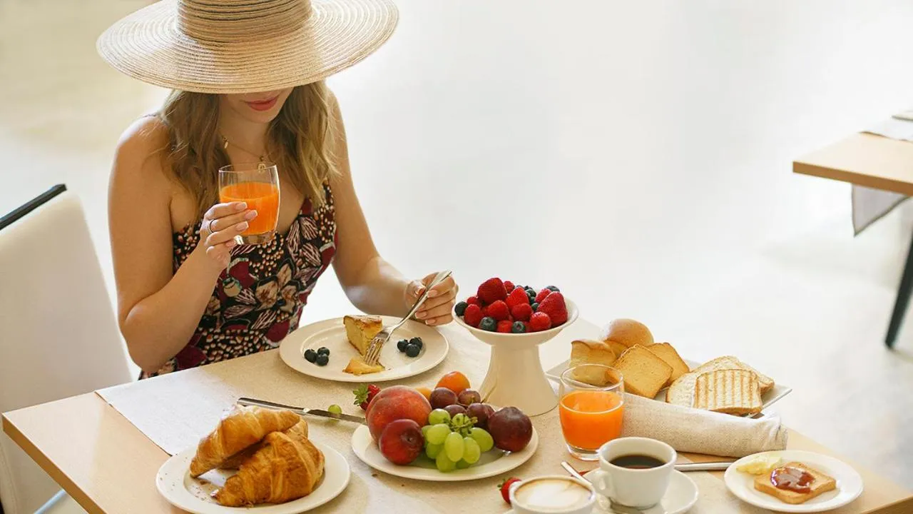 Buffet breakfast in Bes Hotel Villa Zoia