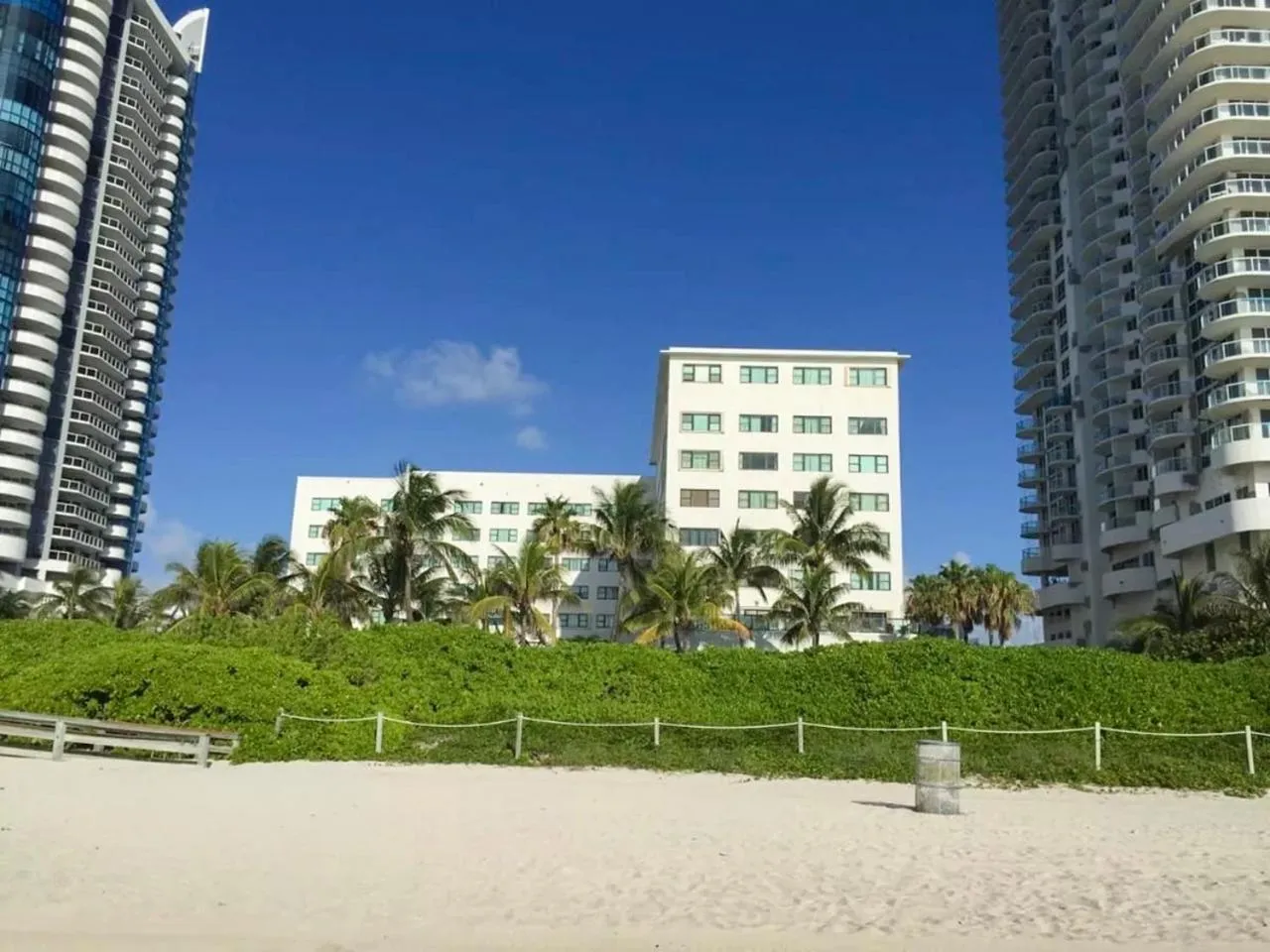 Property building in Oceanfront Studio Miami Beach