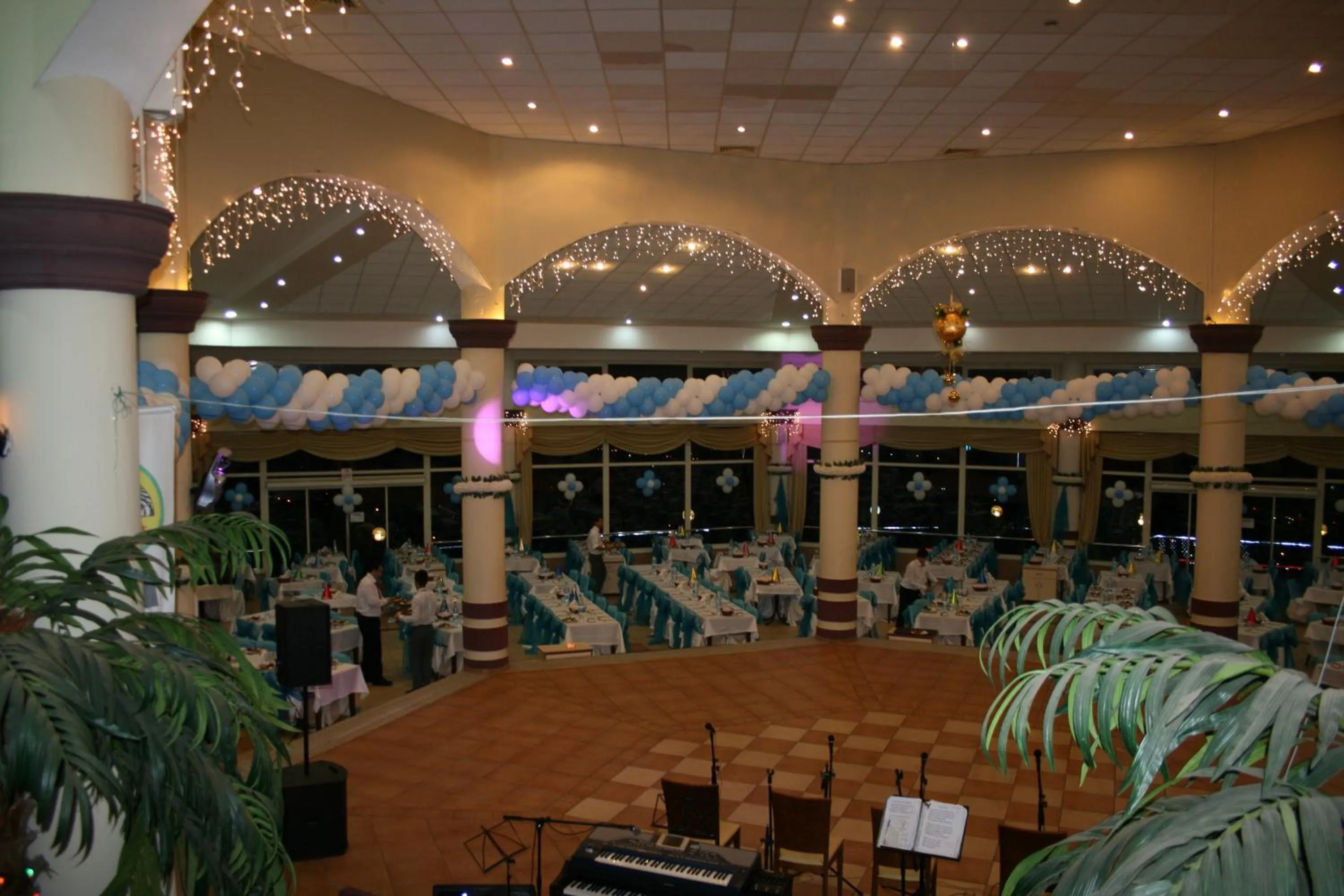 Restaurant/places to eat in Nysa Hotel