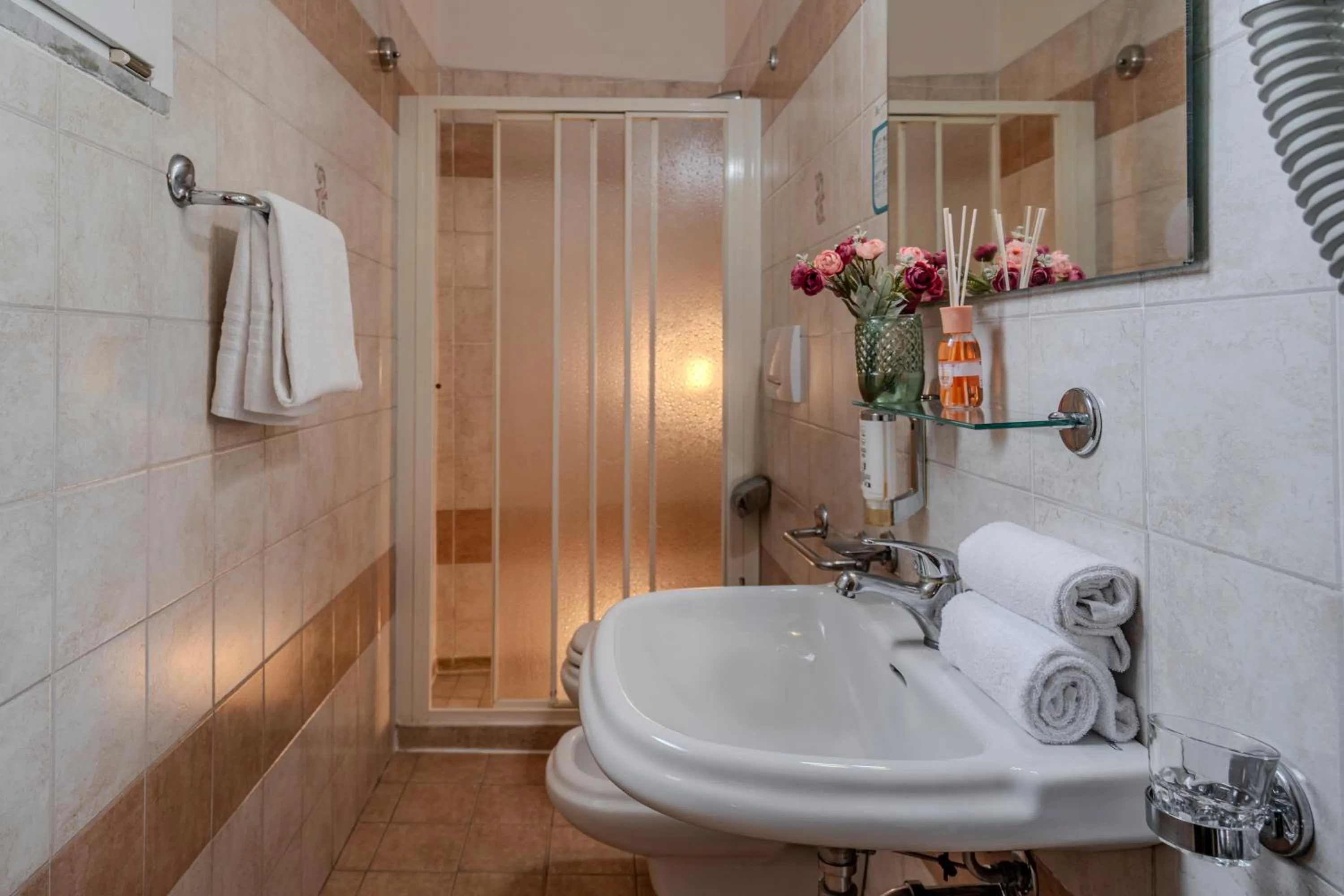 Bathroom in Hotel King