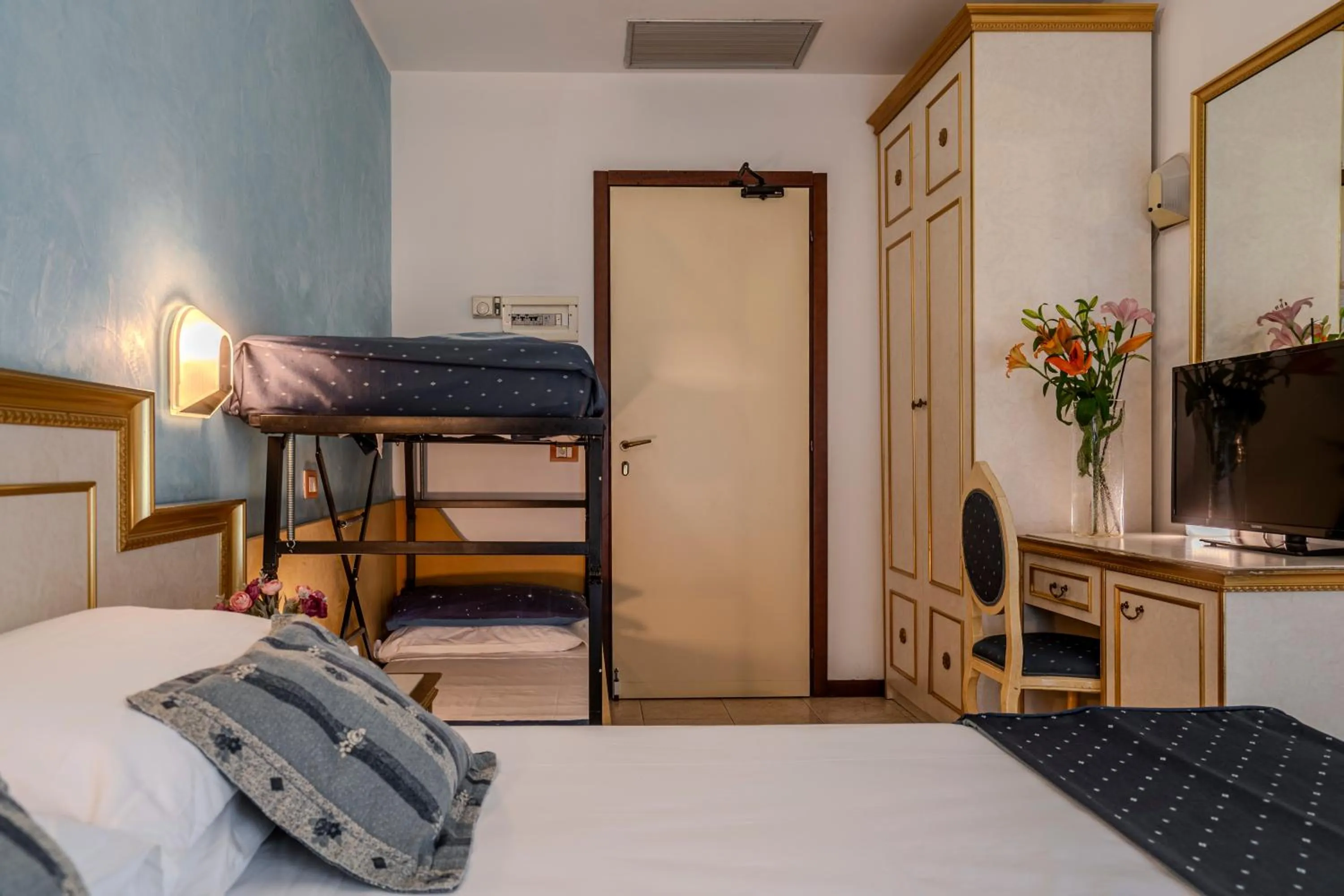 Bedroom, Bed in Hotel King