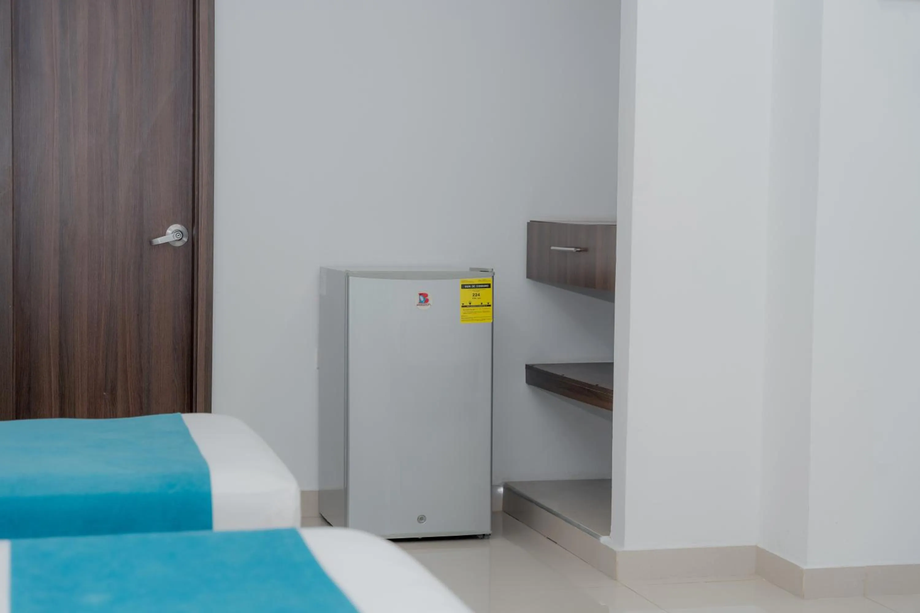 minibar, Bed in Hotel Aguamarina