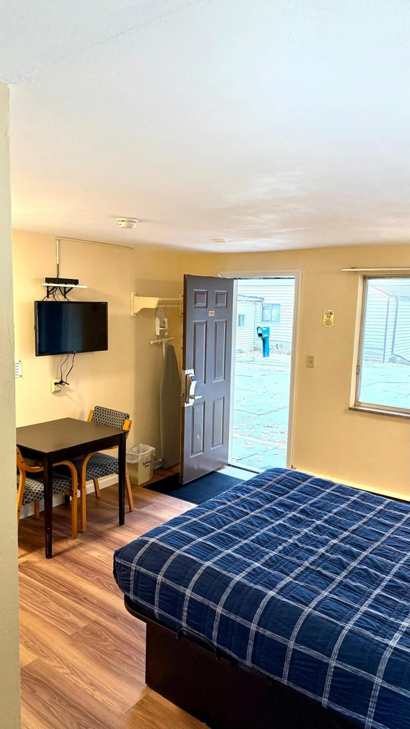 Bed in Gratiot View Motel