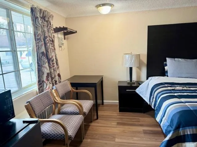 Bed in Gratiot View Motel