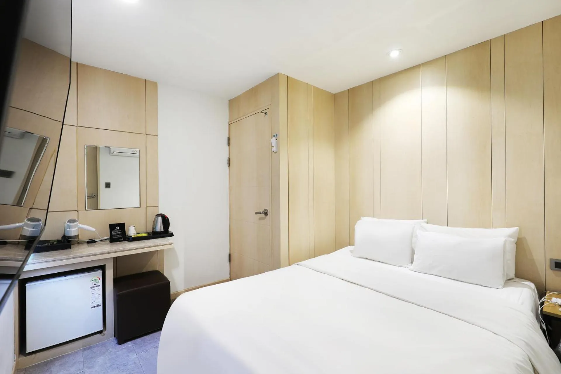 Bed in Pyeongtaek Moon Hotel