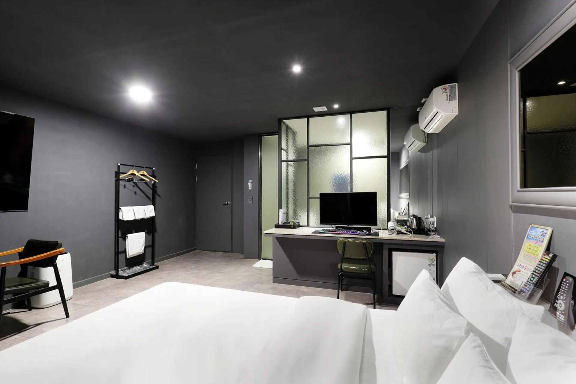 Bed in Pyeongtaek Moon Hotel