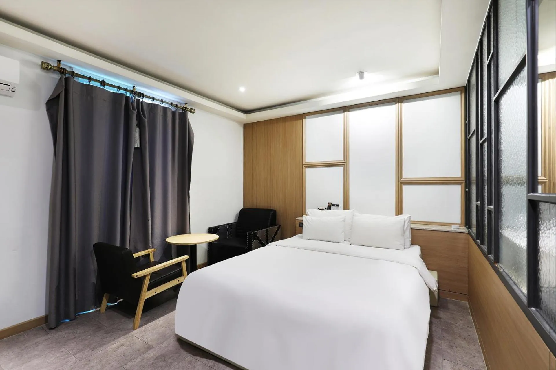 Bed in Pyeongtaek Moon Hotel
