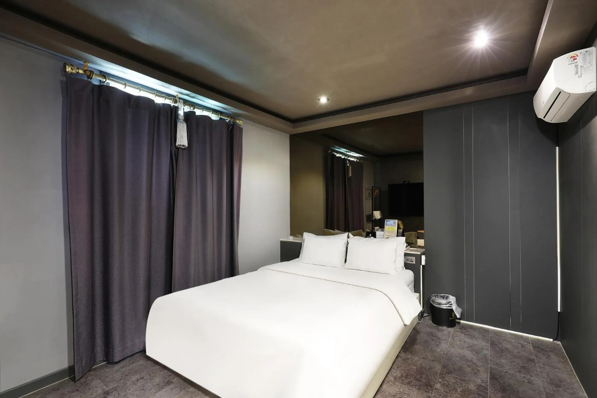 Bed in Pyeongtaek Moon Hotel