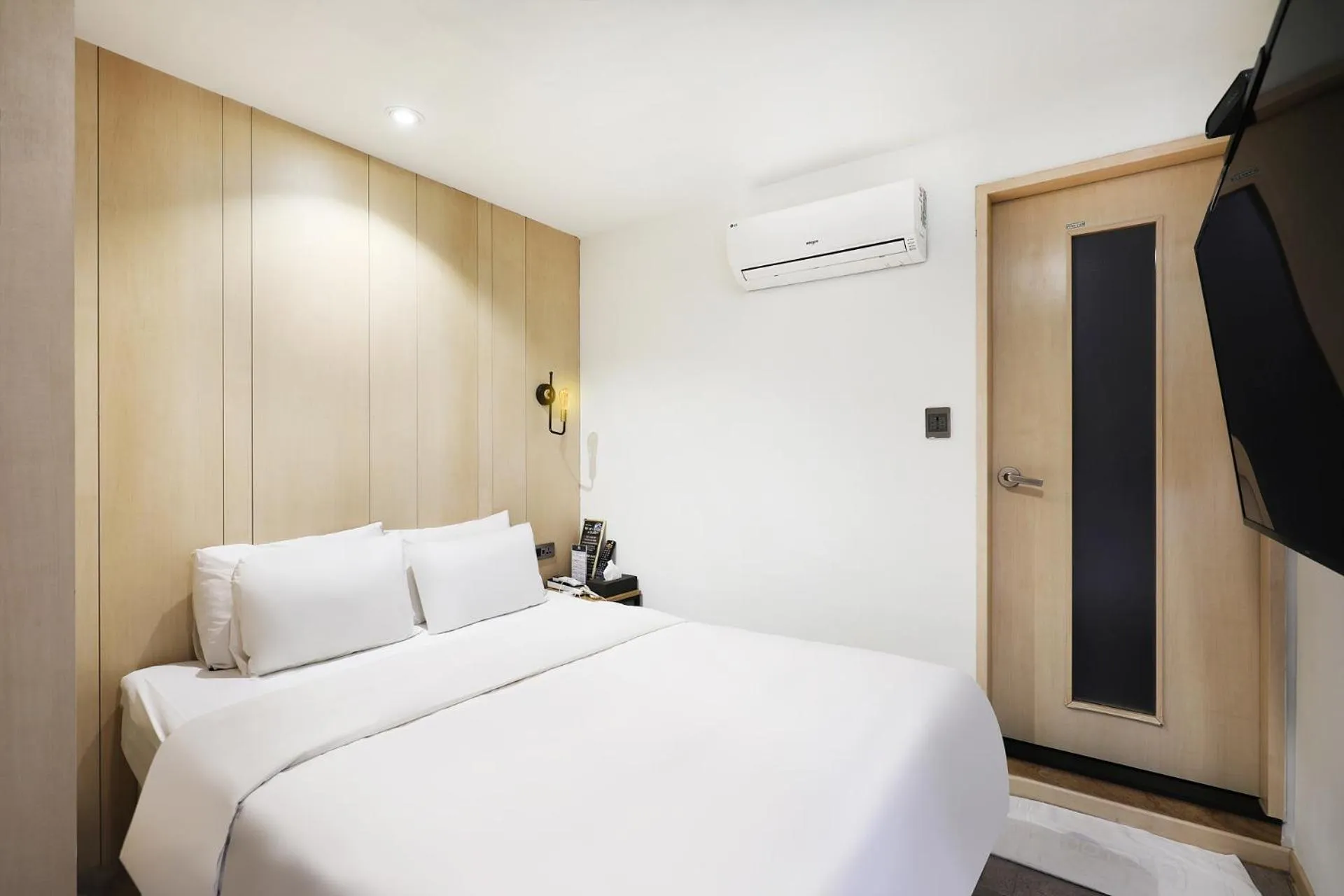 Bed in Pyeongtaek Moon Hotel