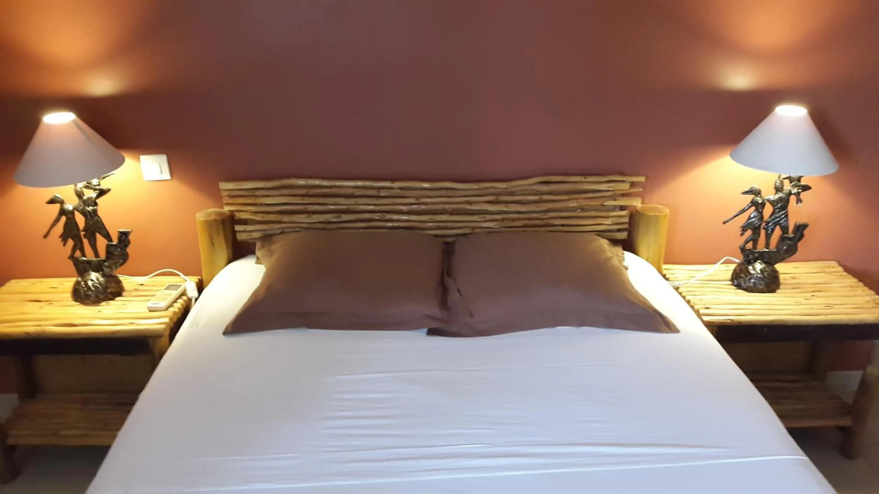 Decorative detail, Bed in Maison d'hôtes Opanoramic