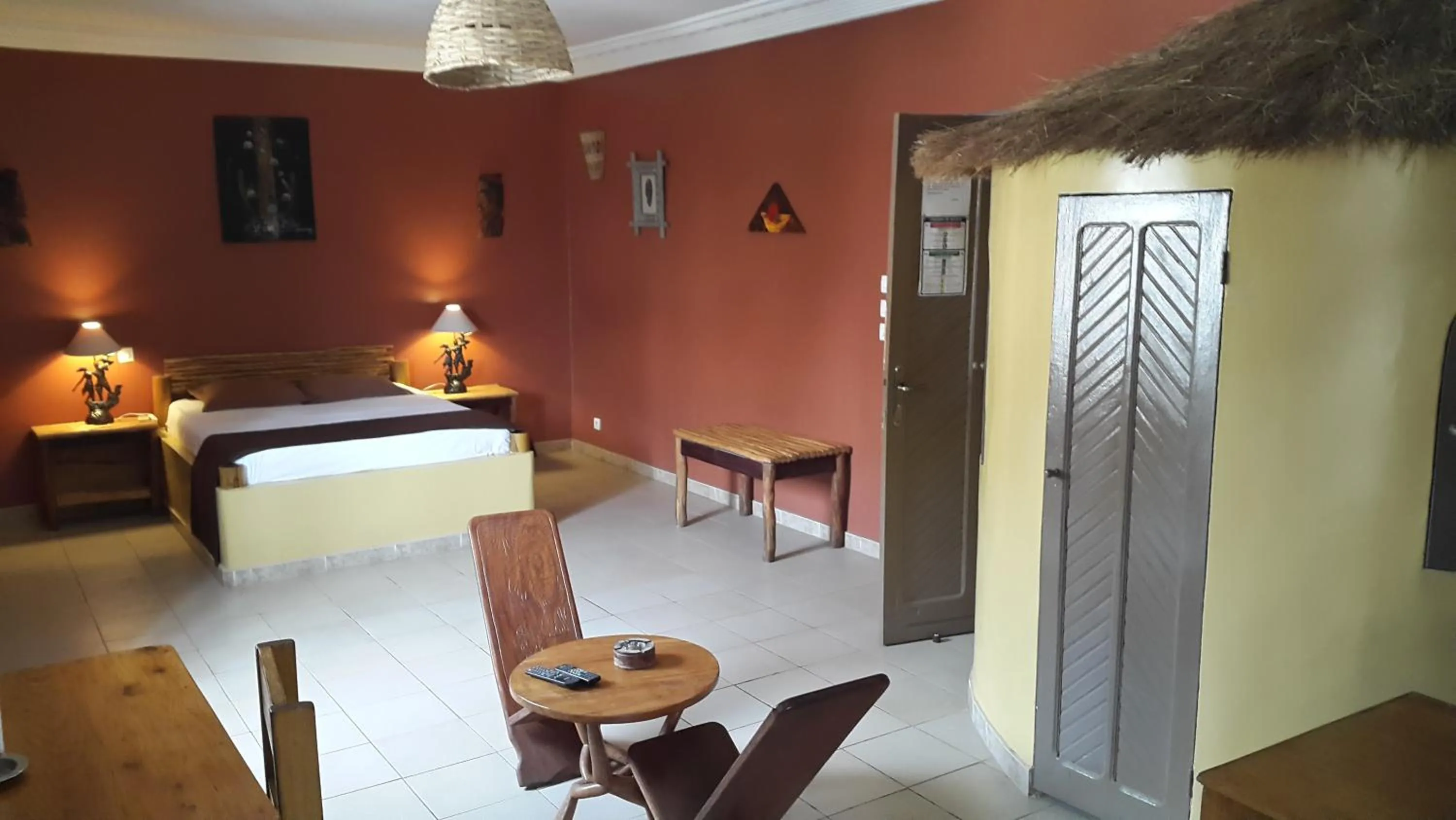 Photo of the whole room in Maison d'hôtes Opanoramic