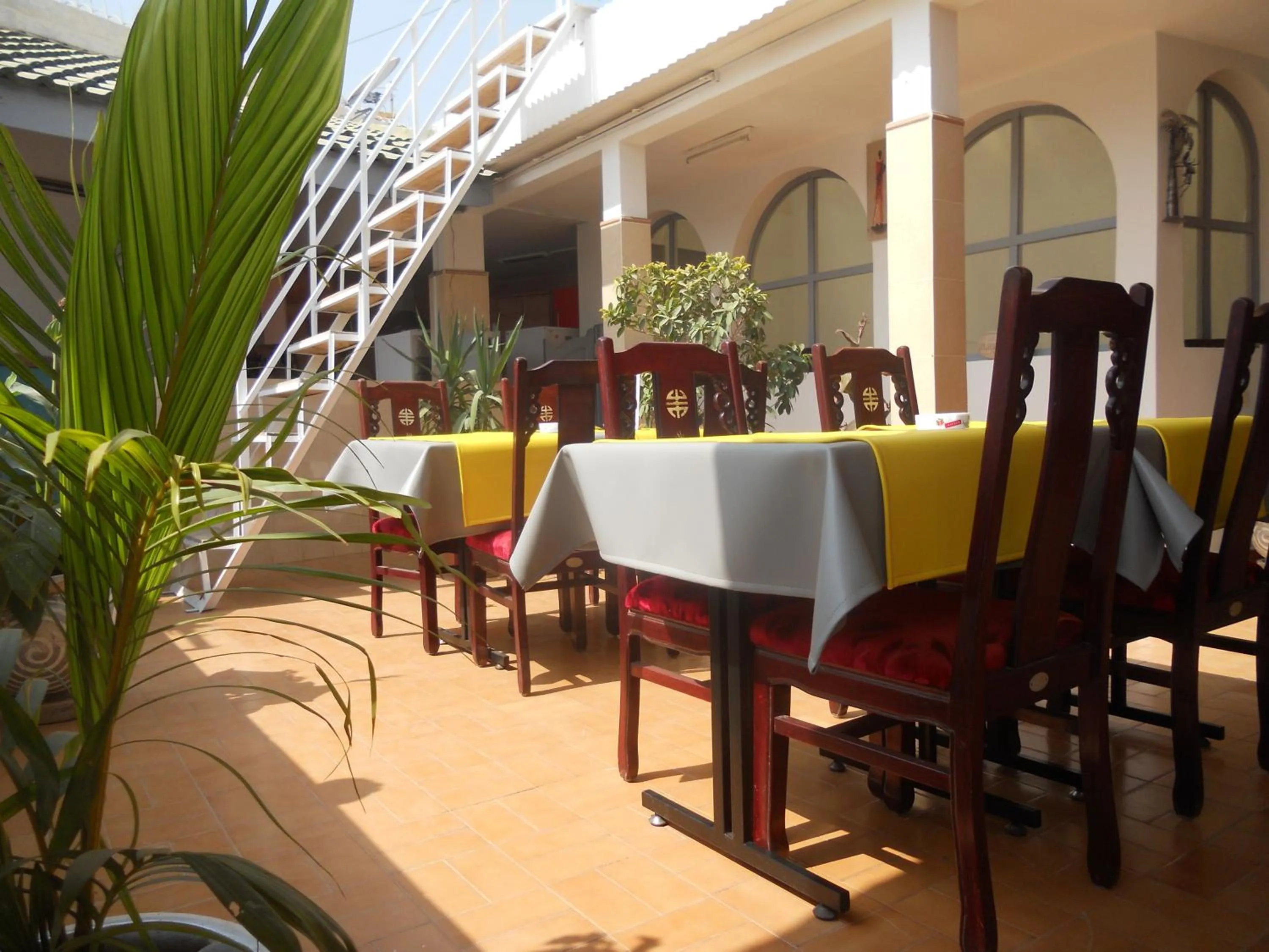 Restaurant/places to eat in Maison d'hôtes Opanoramic