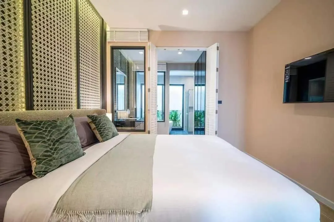 Bed in Moon 5-Bedroom Luxury Pool Villa