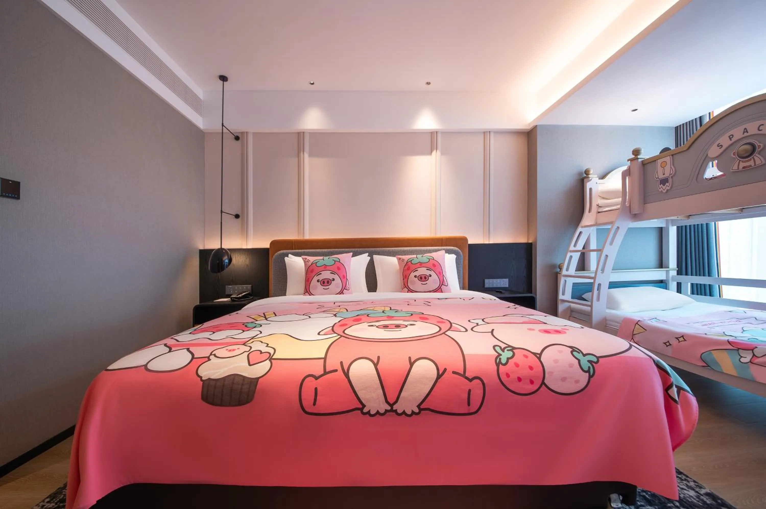 Photo of the whole room, Bed in Park Inn by Radisson Hangzhou Fuyang Wildlife