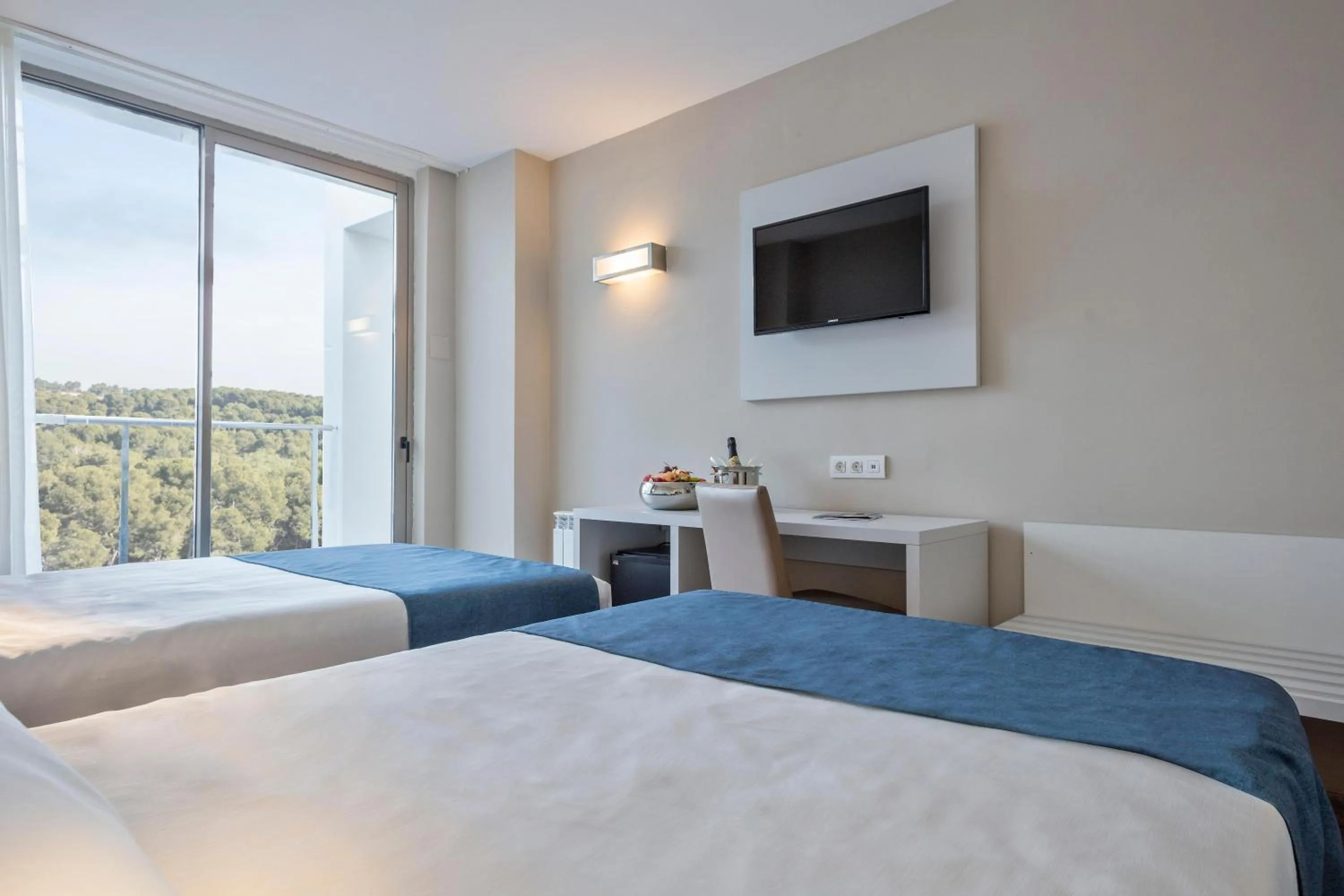 Photo of the whole room, Bed in Hotel Best Mediterraneo