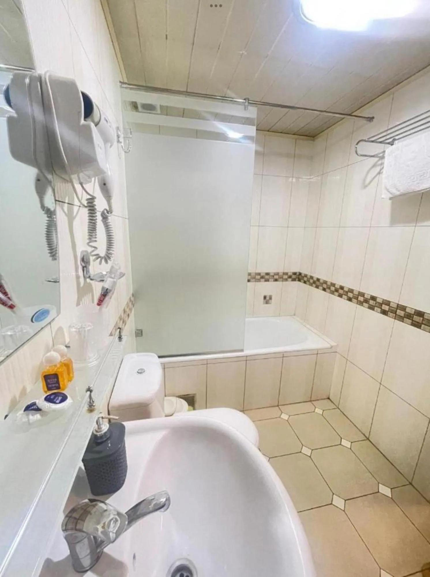 Bathroom in Marvarid Hotel