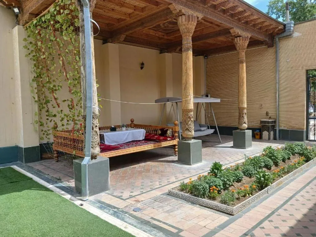 Garden in Marvarid Hotel