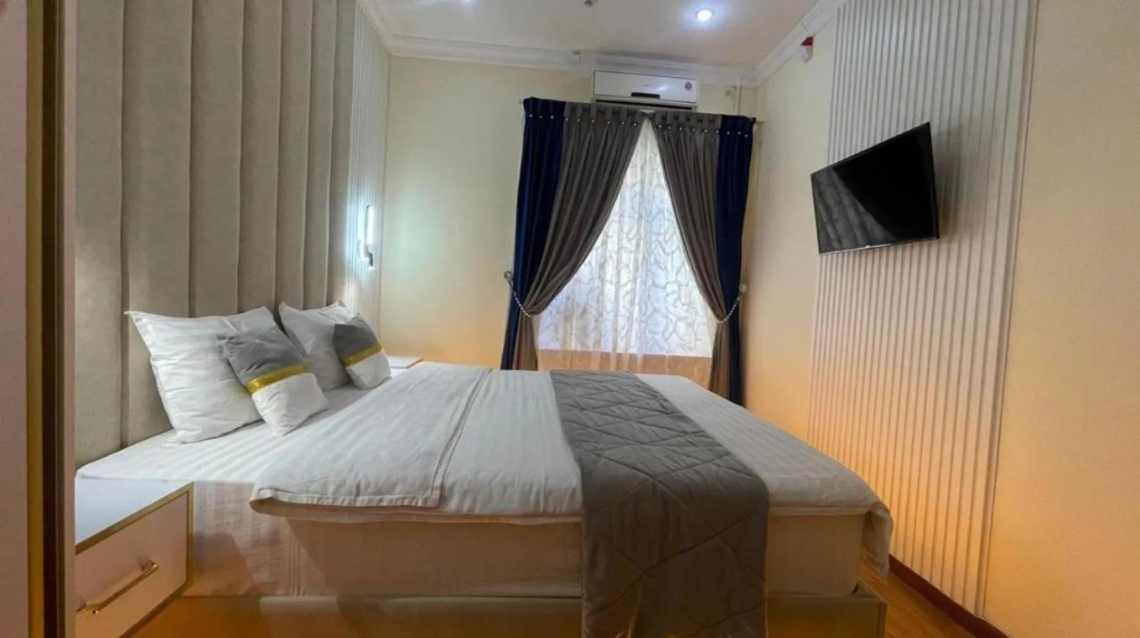 Bed in Marvarid Hotel