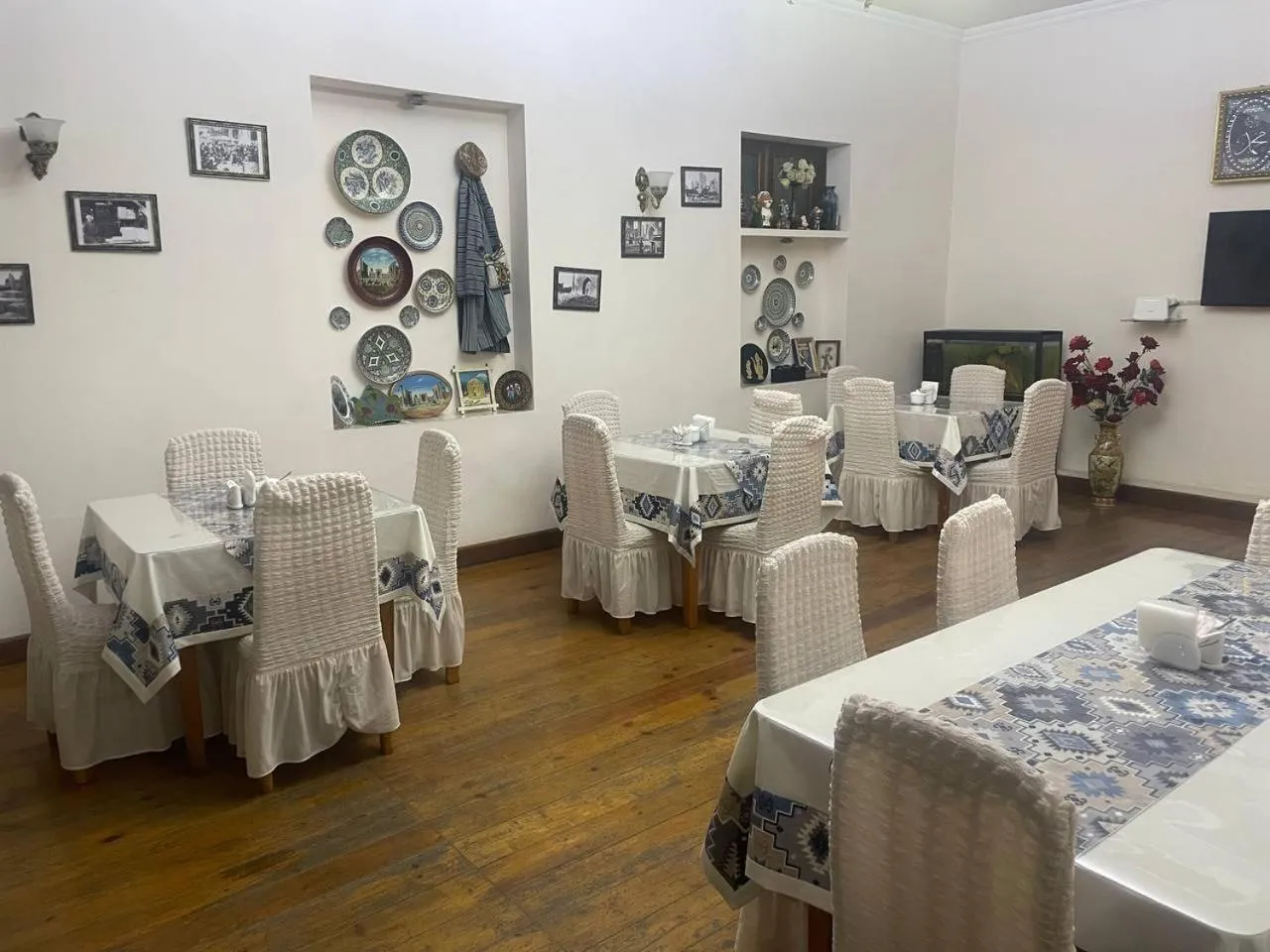 Restaurant/places to eat in Marvarid Hotel